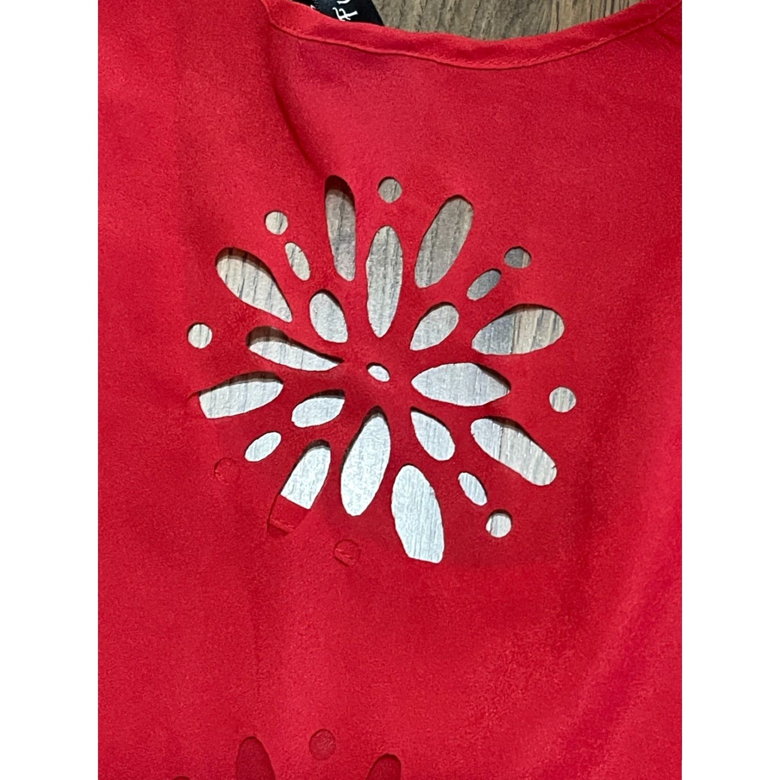 Vintage Fun & Flirt Tank Top Women’s Large Red Sleeveless Floral Holes Tank Size L / US 10 / IT 46 - 4 Thumbnail