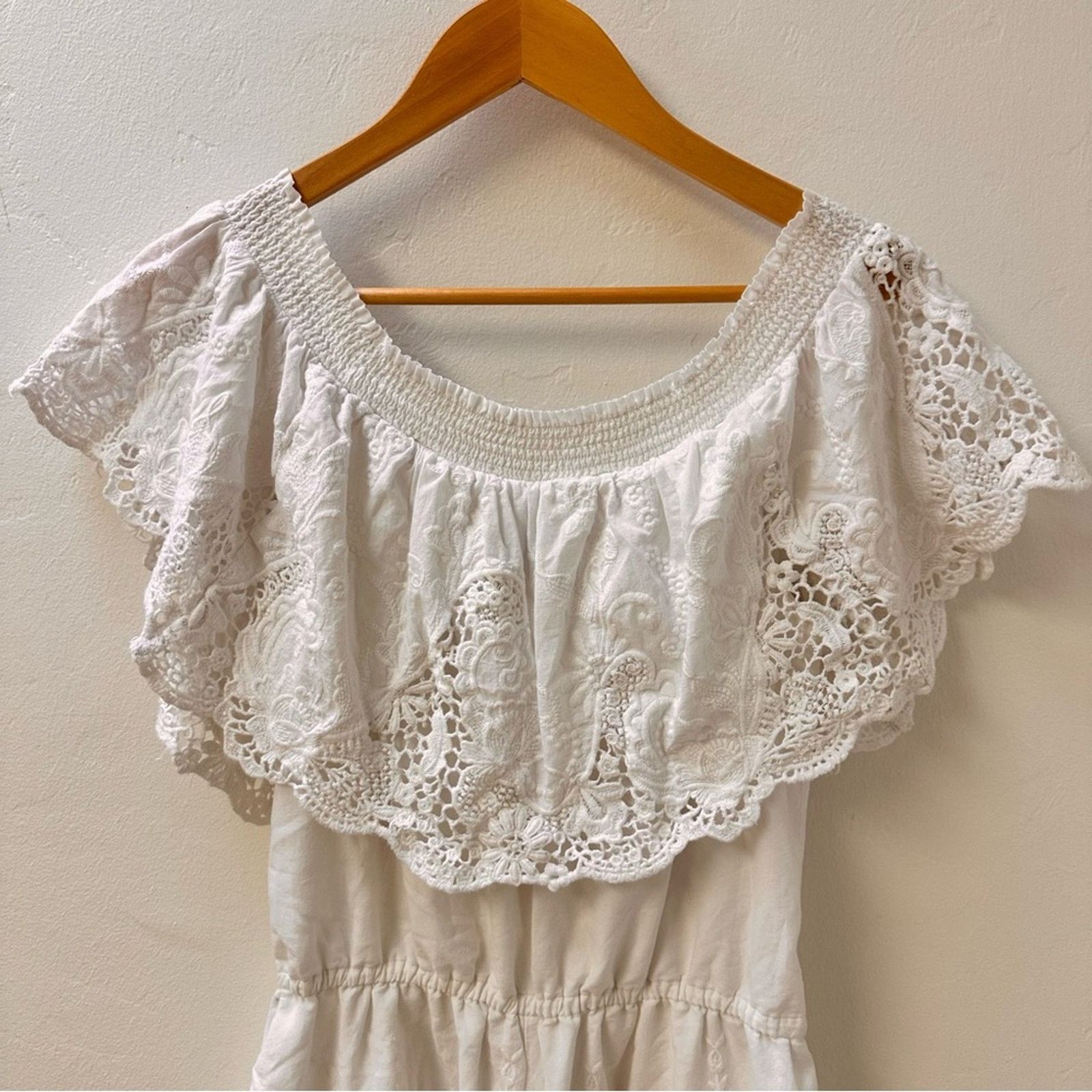 Abercrombie & Fitch Abercrombie & Fitch White Eyelet Off Shoulder Romper Size M Size 27" / US 4 / IT 40 - 8 Thumbnail