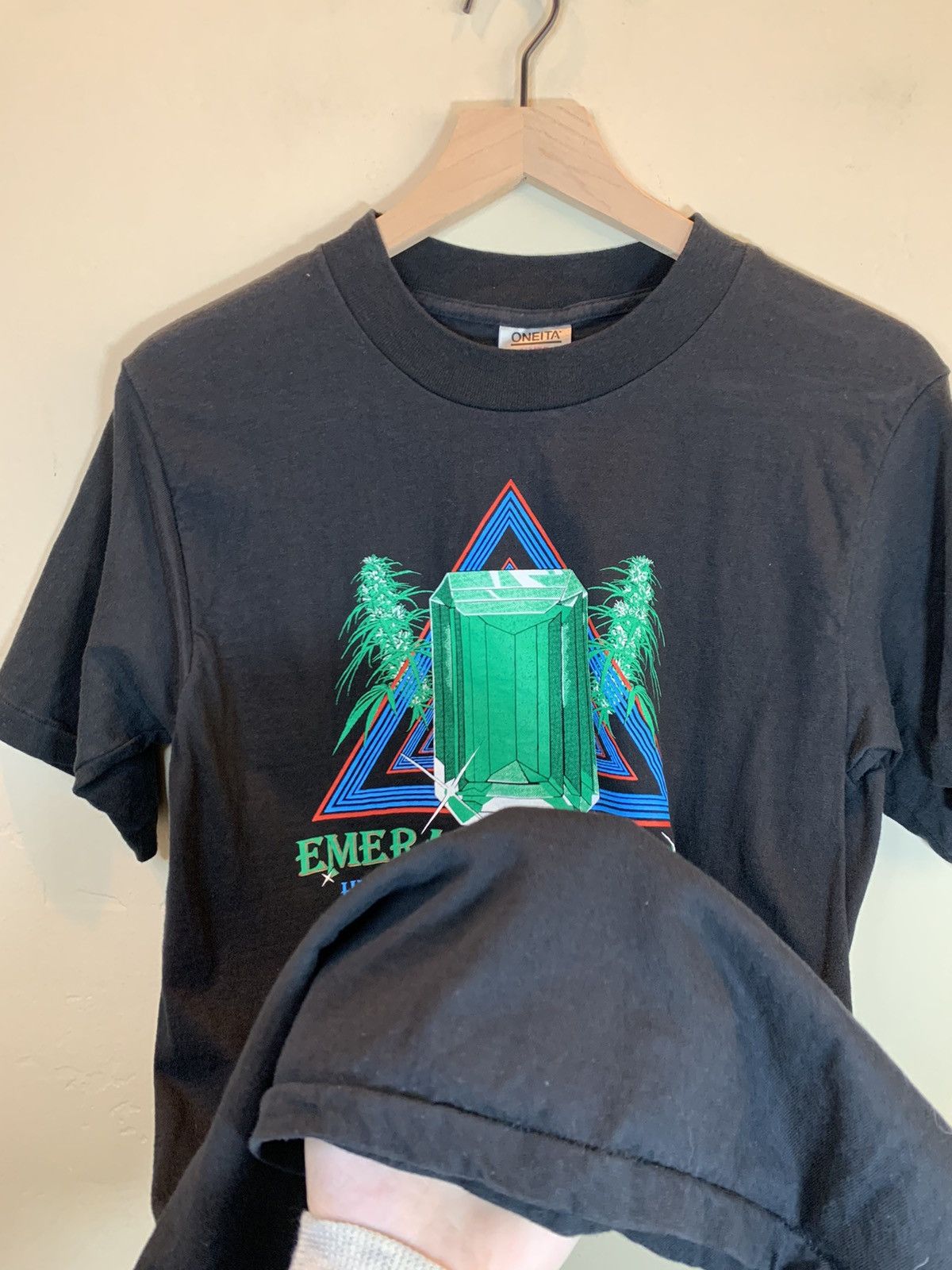 Vintage *RARE* Vintage 1986 Emerald Triangle Single Stitch T-Shirt L Size US L / EU 52-54 / 3 - 3 Thumbnail