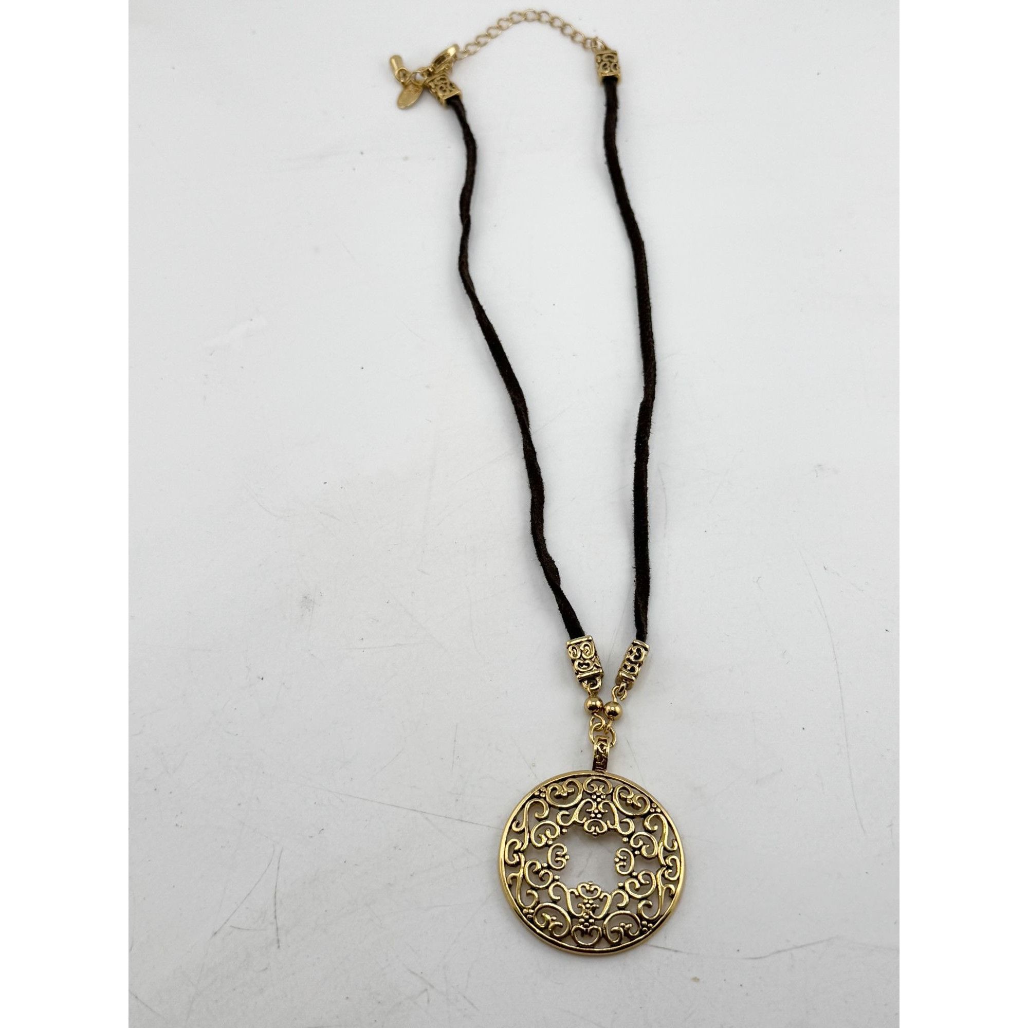 Vintage Lia Sophia suede gold filigree pendant necklace Size ONE SIZE - 2 Thumbnail
