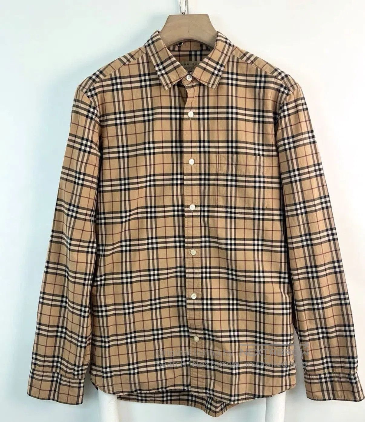 Burberry Beige Plaid Long Sleeve Button. Size US M / EU 48-50 / 2 - 1 Thumbnail