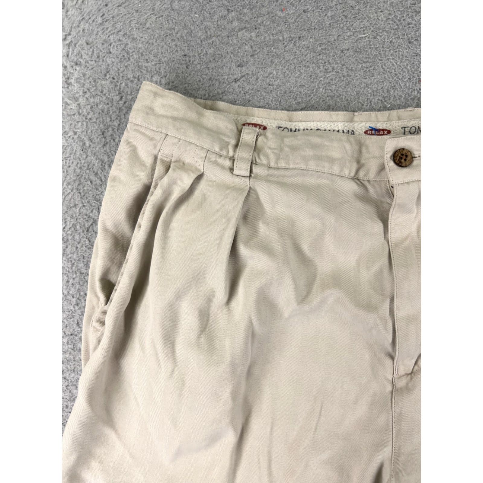 Tommy Bahama Tommy Bahama Bermuda Shorts Men 34 Beige Pleated Silk Herringbone Quick Dry Lightweight Size US 34 / EU 50 - 4 Thumbnail