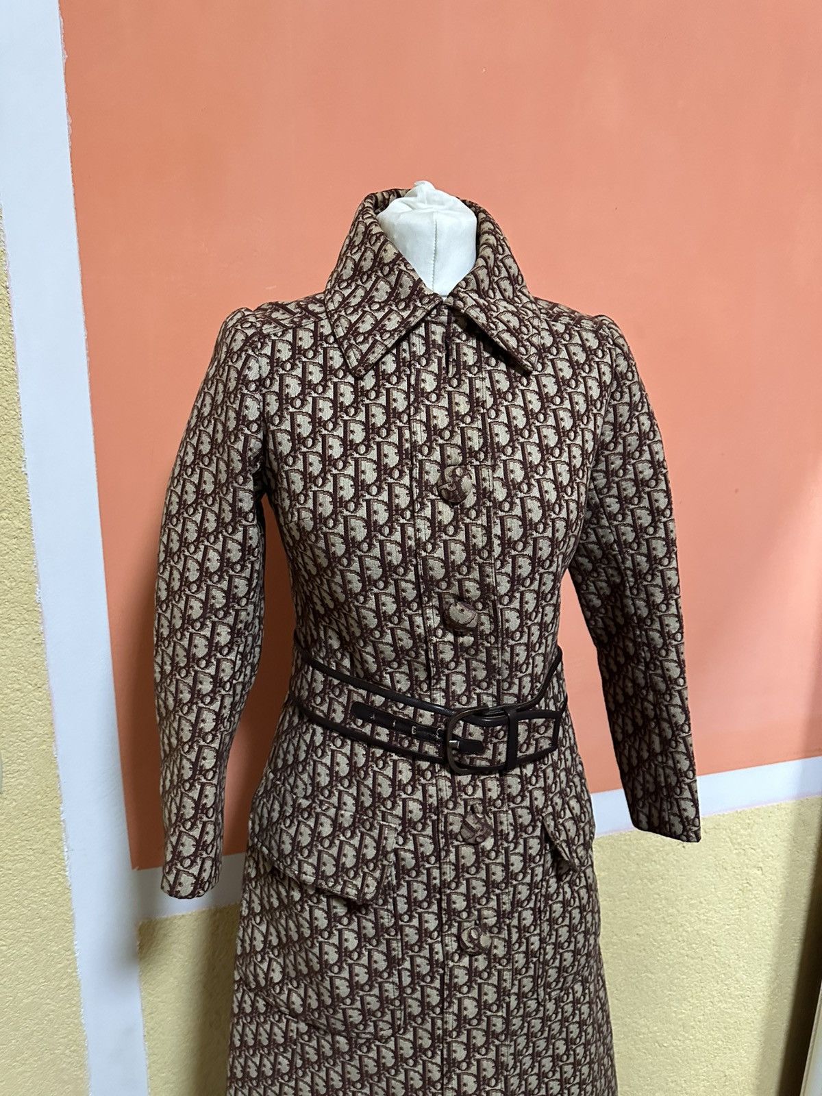 Christian Dior Monsieur Christian Dior by Marc Bohan 1970's Trotter Logo Print trenc Size XL / US 12-14 / IT 48-50 - 2 Thumbnail
