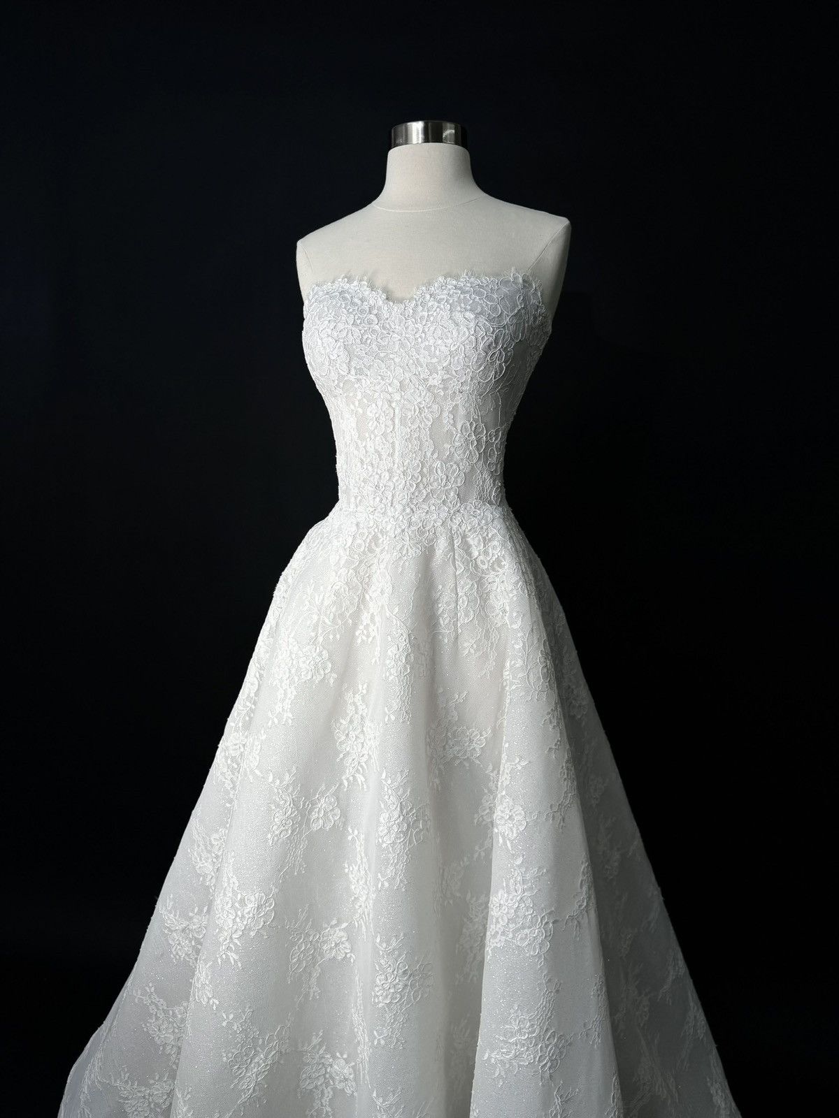 Other Preloved US 6-8 Anna Augusta French corded lace Bridal Gown Size M / US 6-8 / IT 42-44 - 2 Thumbnail