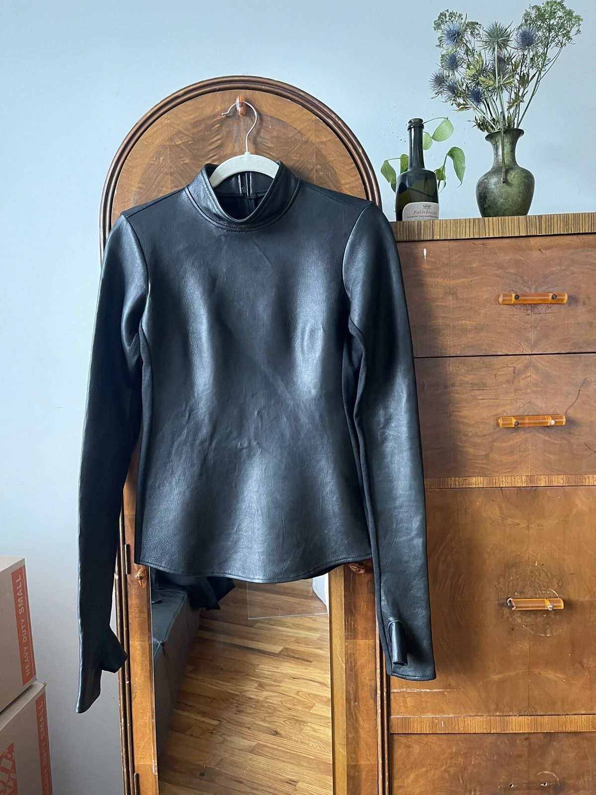 image of Leather Long Sleeve W Gloves in Black, Women's (Size Medium)