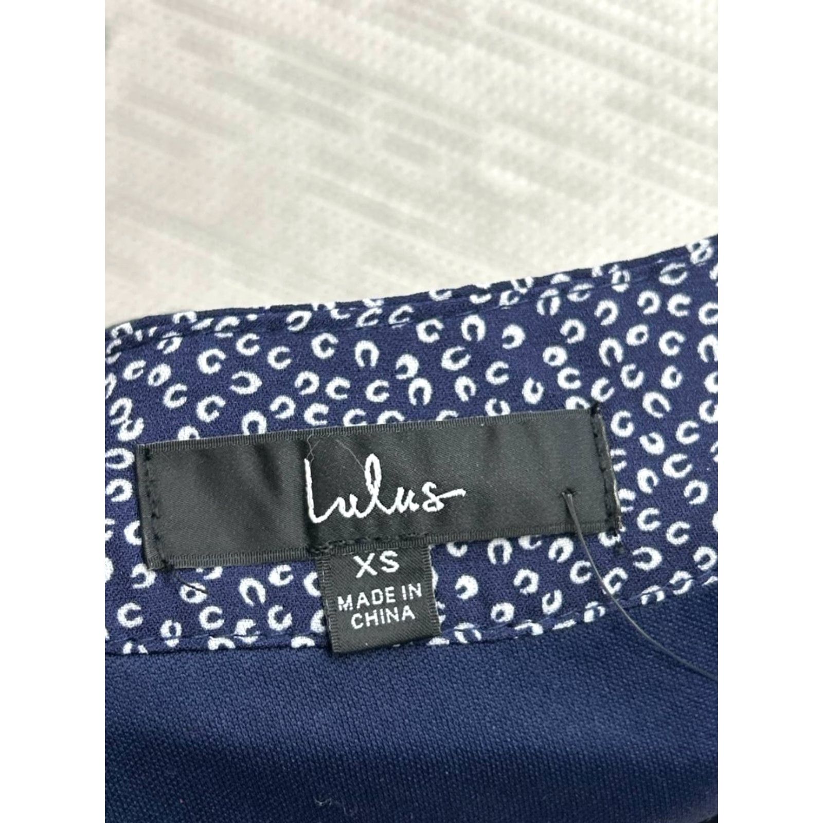 Lulus Lulus Dress XS Blue White Polka Dot Blouson Wrap Midi V-Neck Short Sleeve Party/Cocktail A-Line Ladies Womens Size XS / US 0-2 / IT 36-38 - 3 Thumbnail