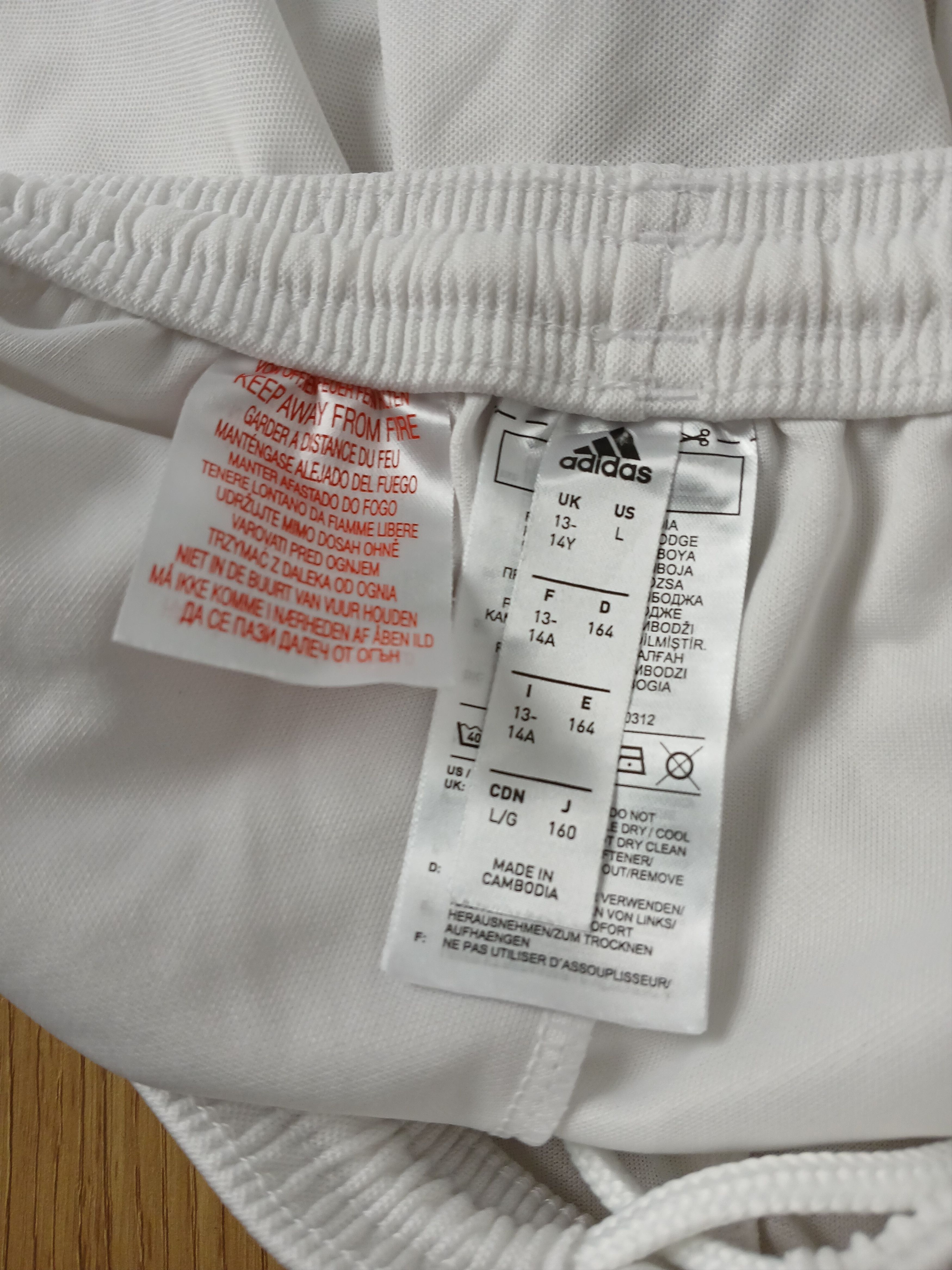 Adidas KIDS Adidas Shorts Size US 26 / EU 42 - 7 Thumbnail