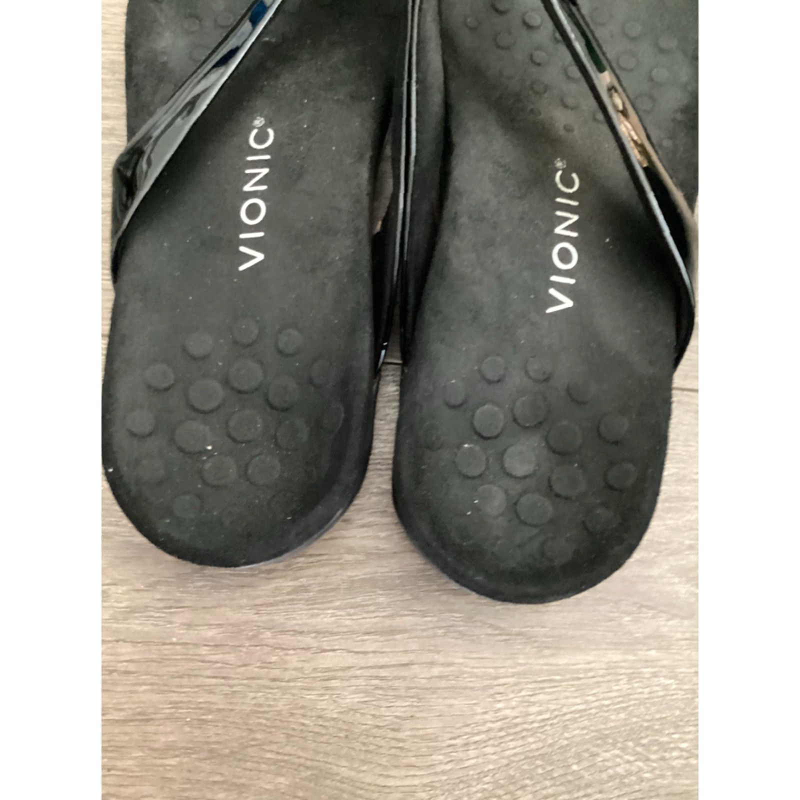 Vionic VIONIC Women Thong Sandals Black Patent Leather Size 9 Size US 9 / IT 39 - 7 Thumbnail