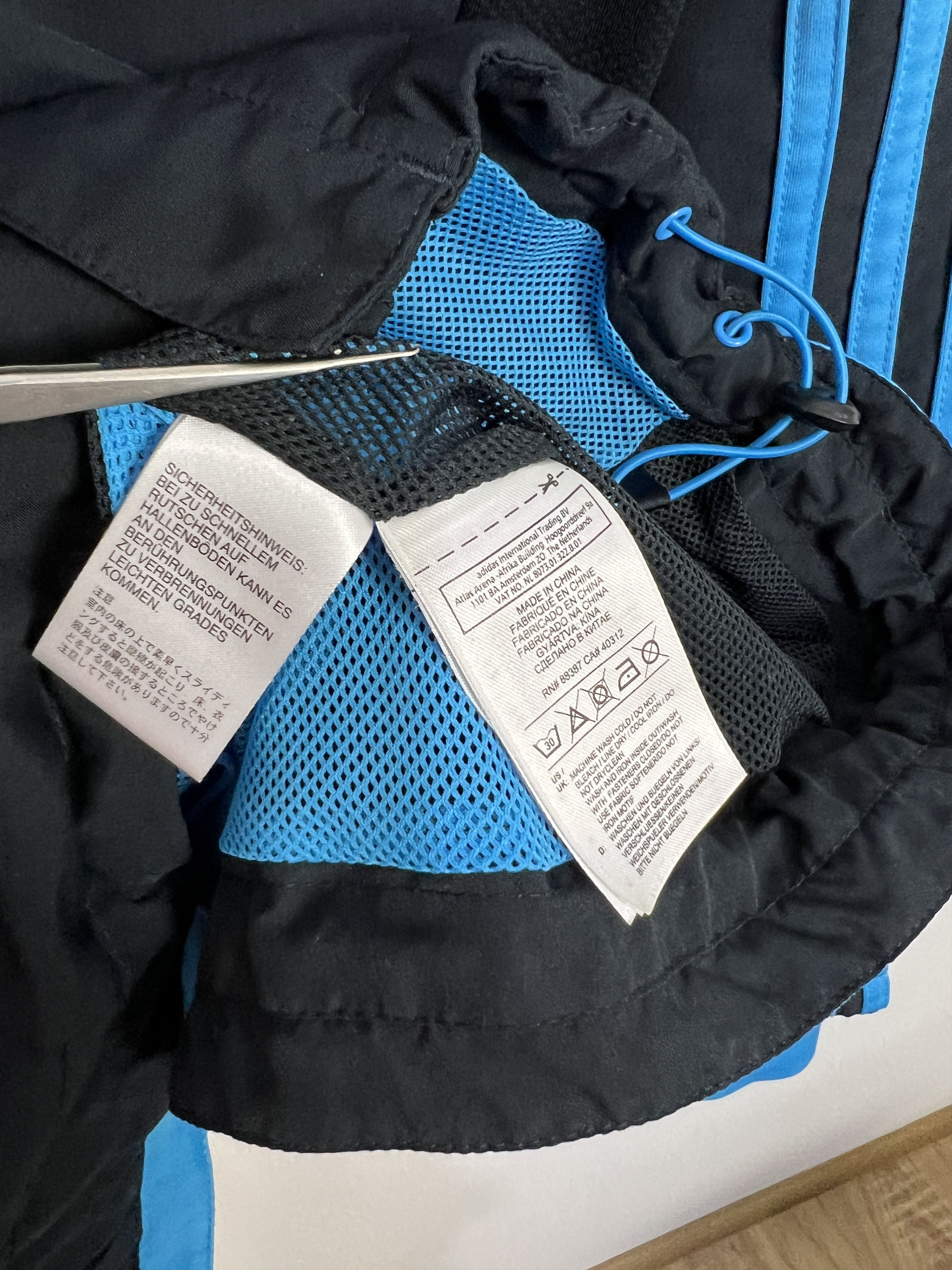 Adidas Vintage Adidas Liverpool Football Train Jacket Soccer Size US L / EU 52-54 / 3 - 11 Thumbnail
