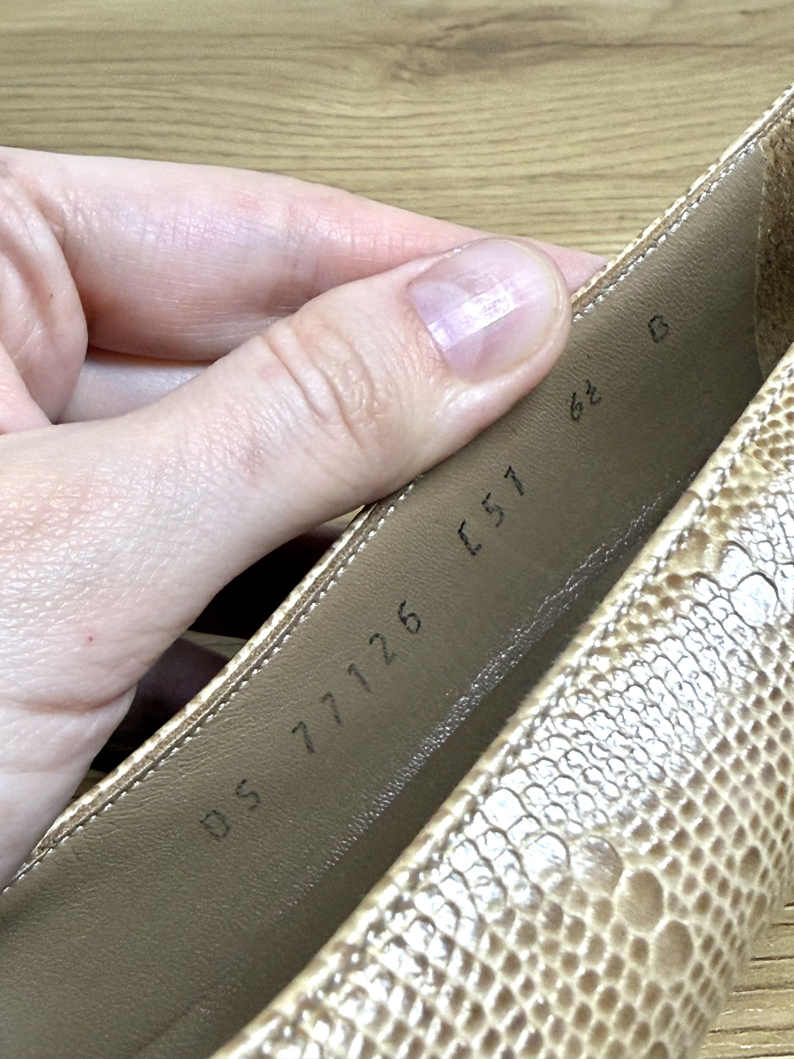Salvatore Ferragamo Salvatore Ferragamo Giusy Leather Kitten Heel Pumps Size US 6.5 / IT 36.5 - 11 Thumbnail