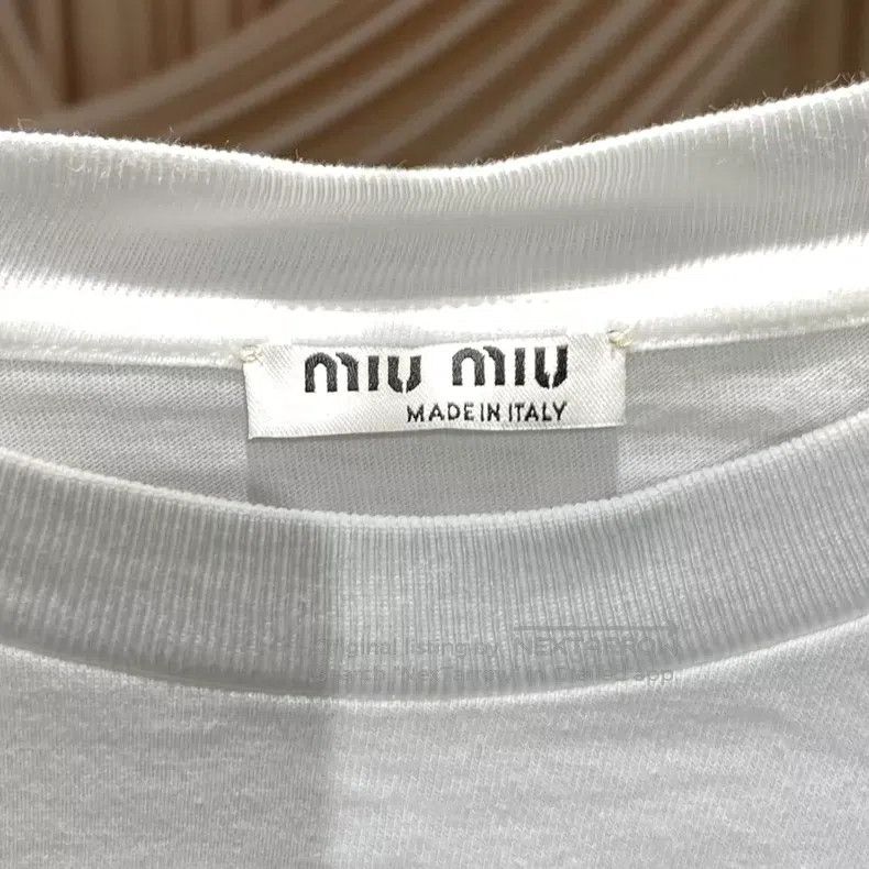 Miu Miu Miu Miu Size S White sequined flower logo long sleeve T-shi Size S / US 4 / IT 40 - 6 Thumbnail