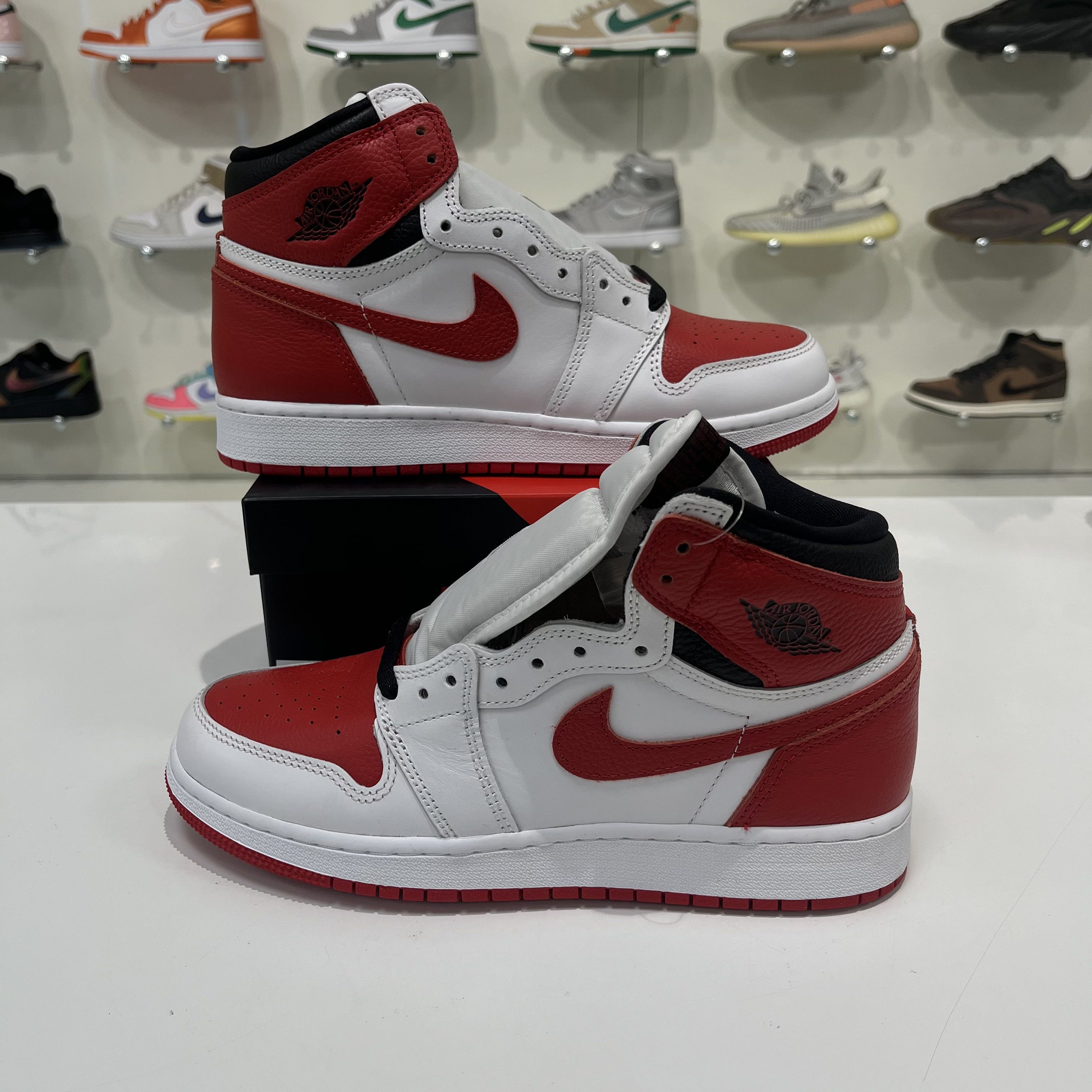 Nike Air Joordan 1 Retro High OG Heritage Size US 6.5 / EU 39-40 - 1 Thumbnail