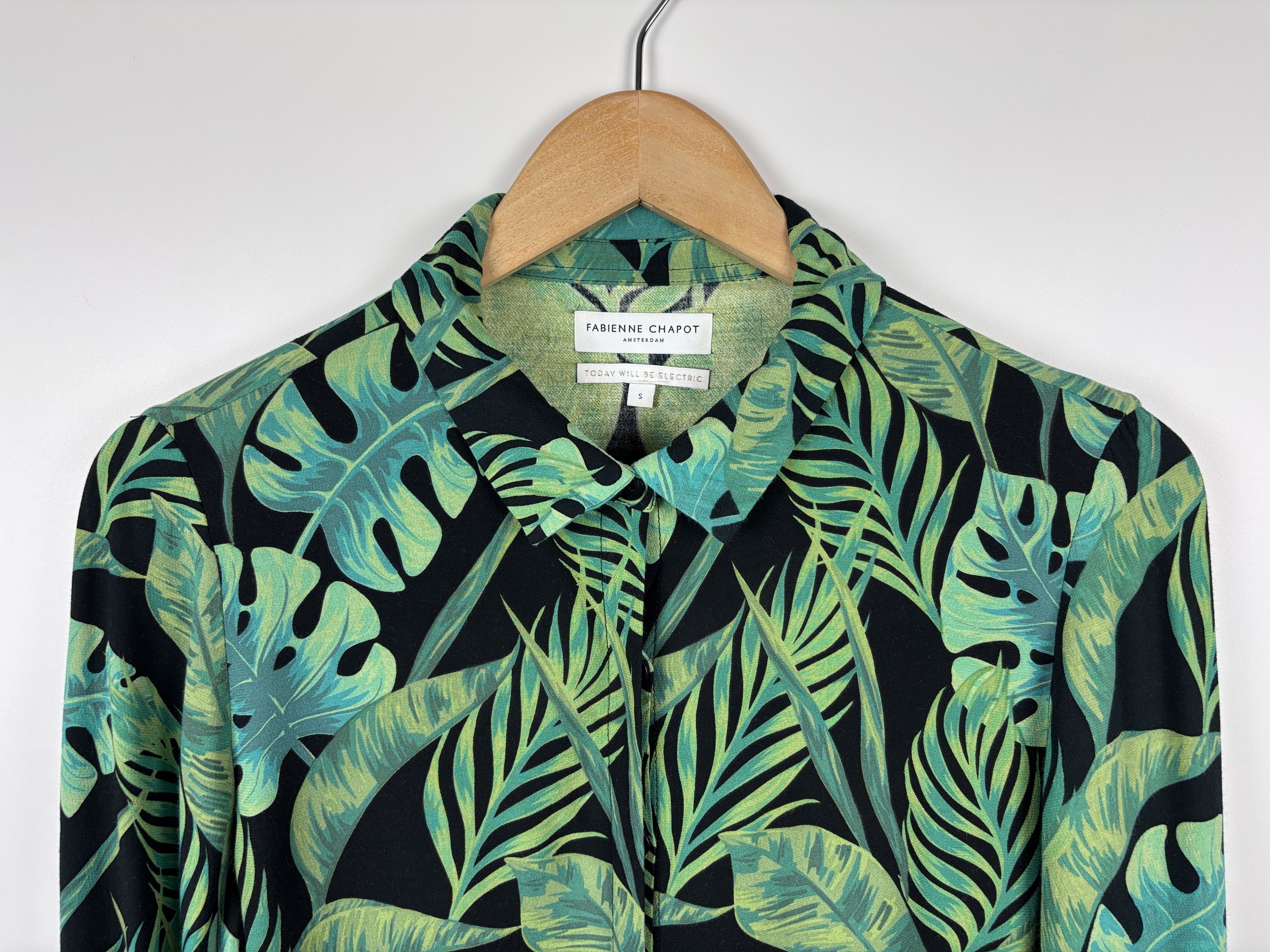 Designer Fabienne Chapot Floral Button Shirt Blouse Viscose Green S Size S / US 4 / IT 40 - 2 Thumbnail