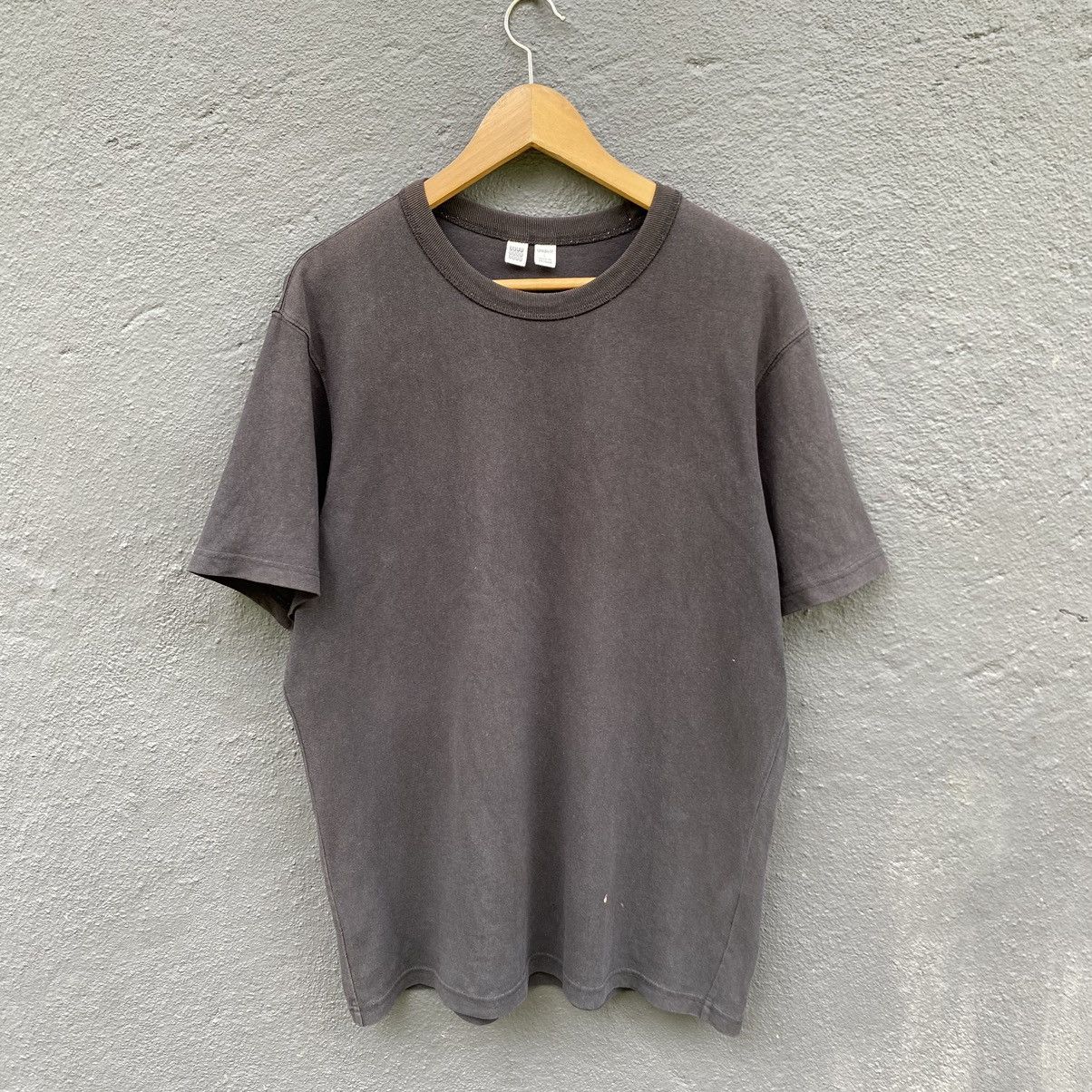 Lemaire × Uniqlo Thrashed Faded Lemaire x Uniqlo ERD GRUNGE PLAIN TEE Size US L / EU 52-54 / 3 - 1 Thumbnail