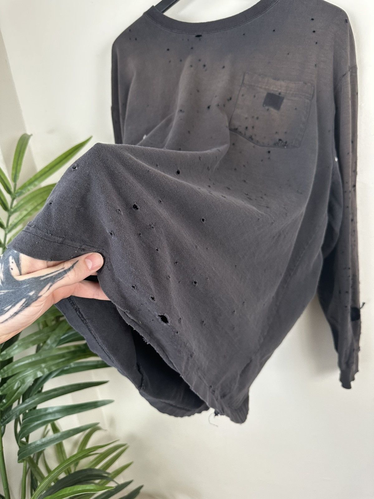 Carhartt (XL) BLASTED OUT THRASHED Carhartt Longsleeve Tee Size US XL / EU 56 / 4 - 7 Thumbnail