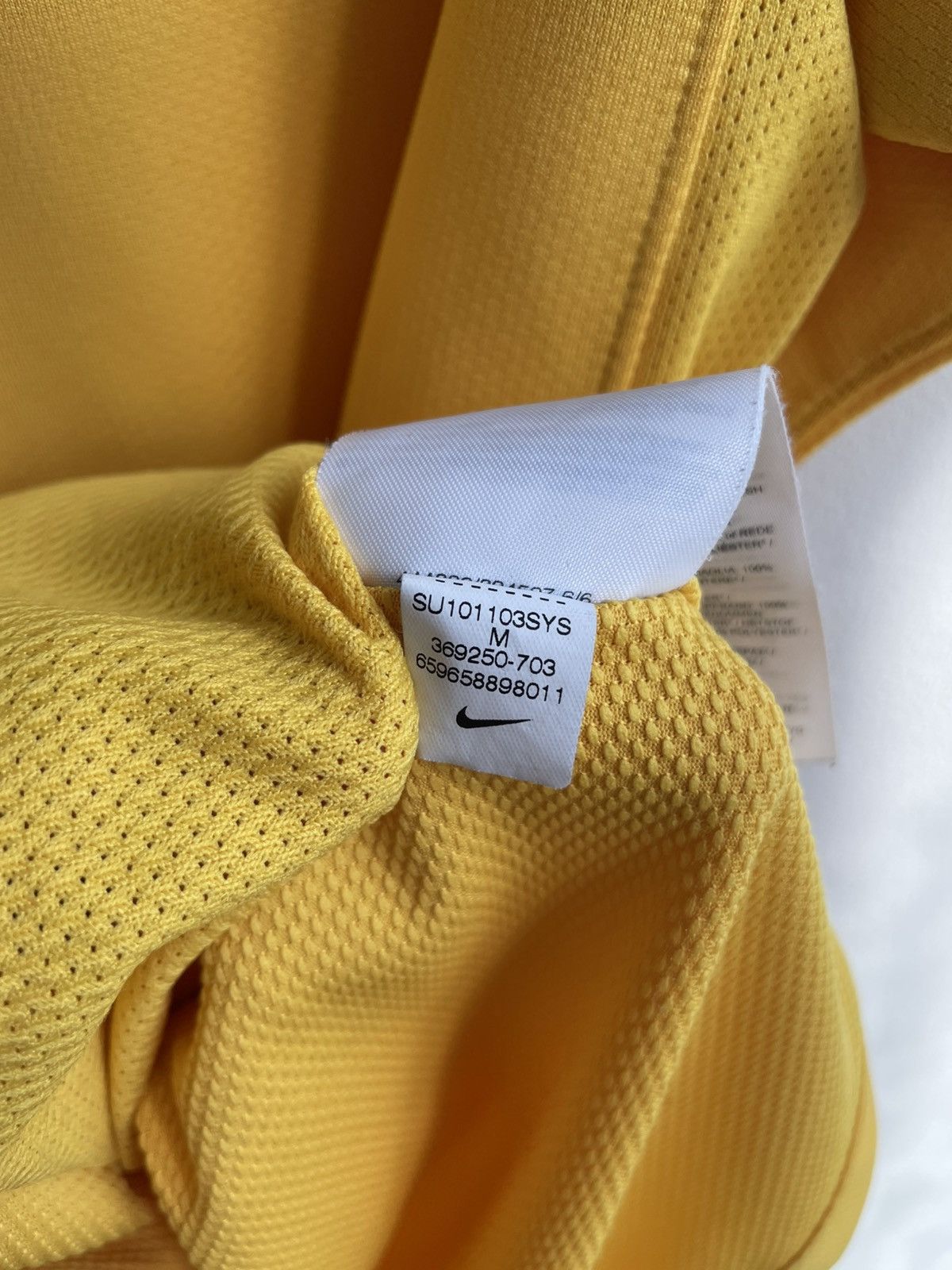 Nike Brasil 2010 2011 Home Football Shirt Soccer Jersey Nike Size US M / EU 48-50 / 2 - 10 Thumbnail