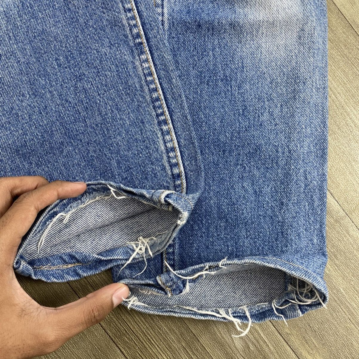 Levi's Vintage Clothing 1990s Vintage Levis 505 USA 28x34 Faded Blue Jeans Size US 28 / EU 44 - 12 Thumbnail