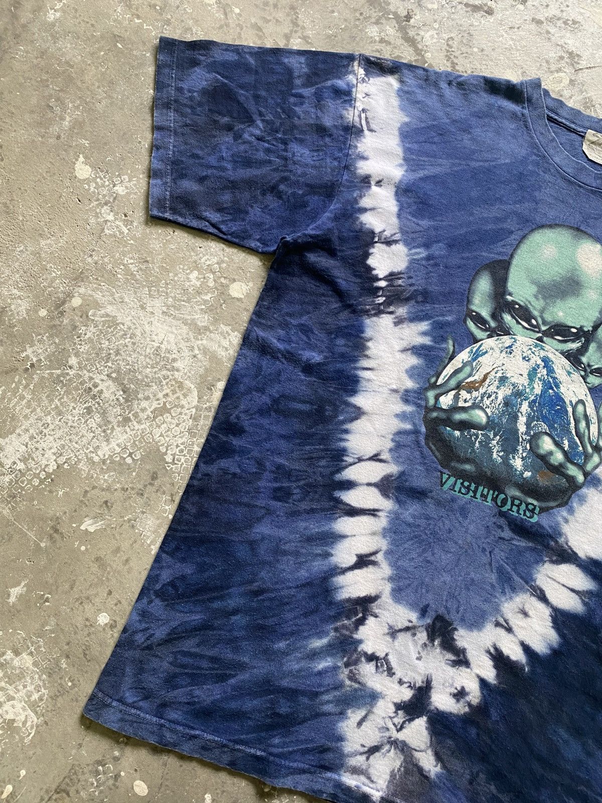 Alien Workshop × Vintage Vintage 90s Alien Visitors Tie Dye Shirt Size US XL / EU 56 / 4 - 4 Thumbnail