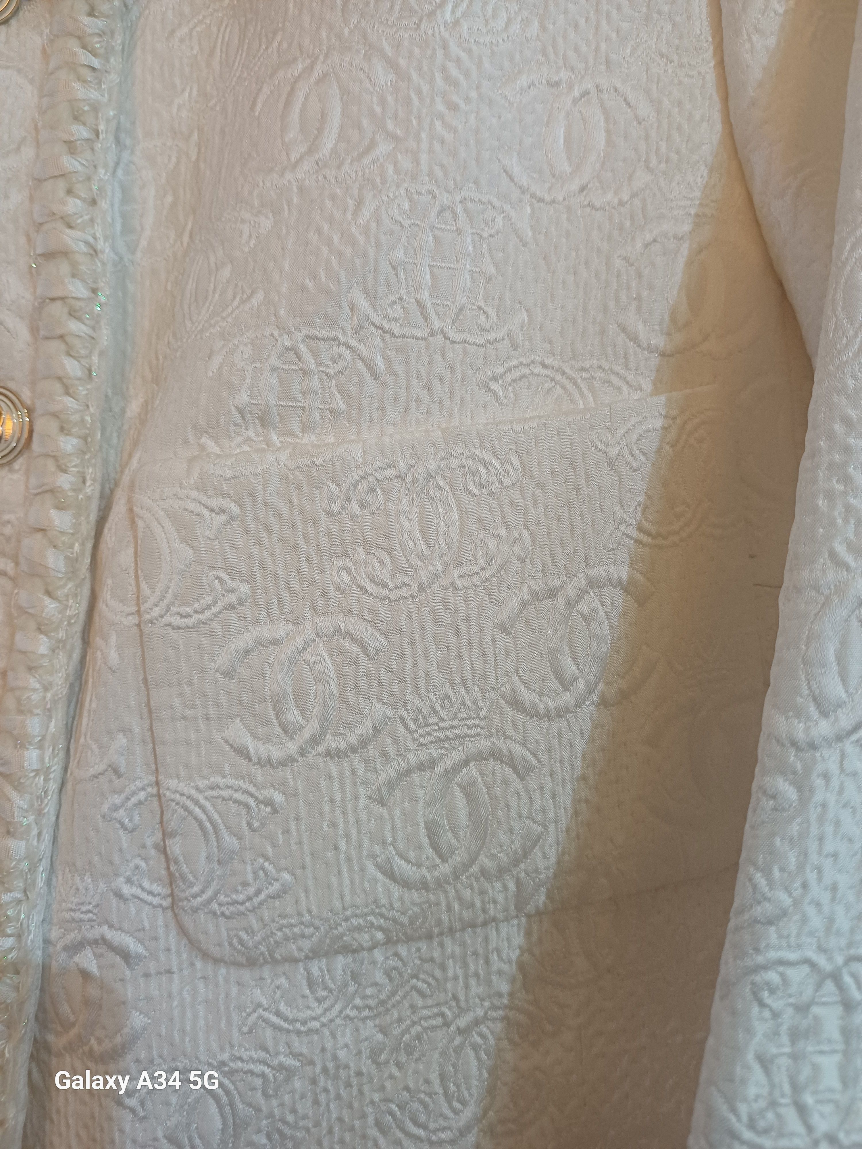 Chanel CHANEL 21PF 2021 White Ivory CC Logo Metiers D’art Jacket 36 Size S / US 4 / IT 40 - 8 Thumbnail