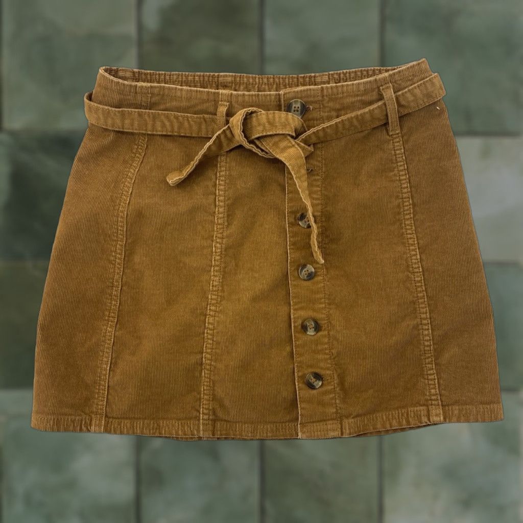 American Eagle Outfitters AMERICAN EAGLE OUTFITTERS Women's A-LINE CORDUROY SKIRT Size 4 Camel Brown - 90s Preppy Vibe, Short Length, Button Closure, Lined, Dark Wash Size 27" / US 4 / IT 40 - 1 Thumbnail