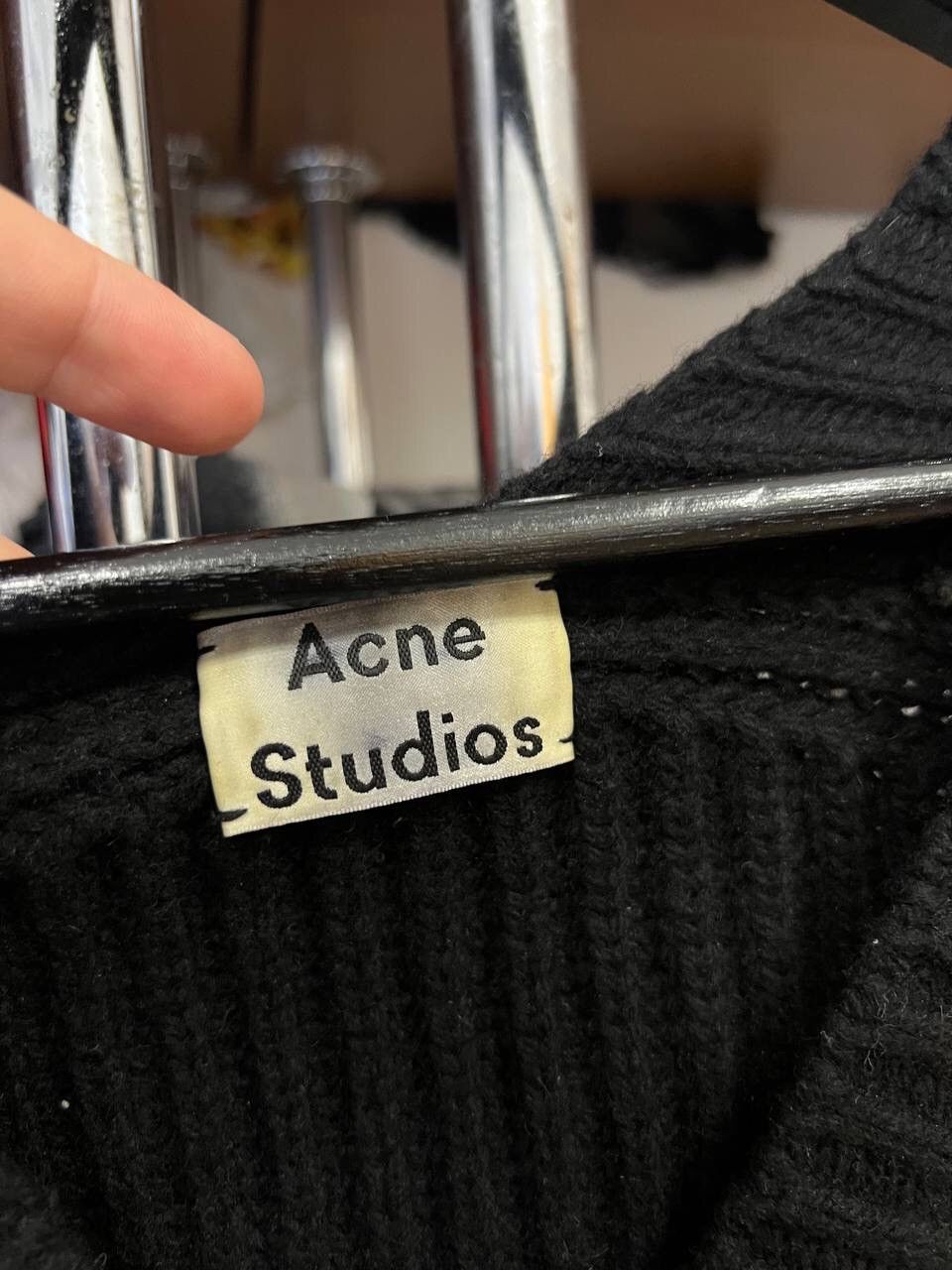 Acne Studios Acne Studios V Neck Vintage Luxury Sweater Size XS Size XS / US 0-2 / IT 36-38 - 7 Thumbnail