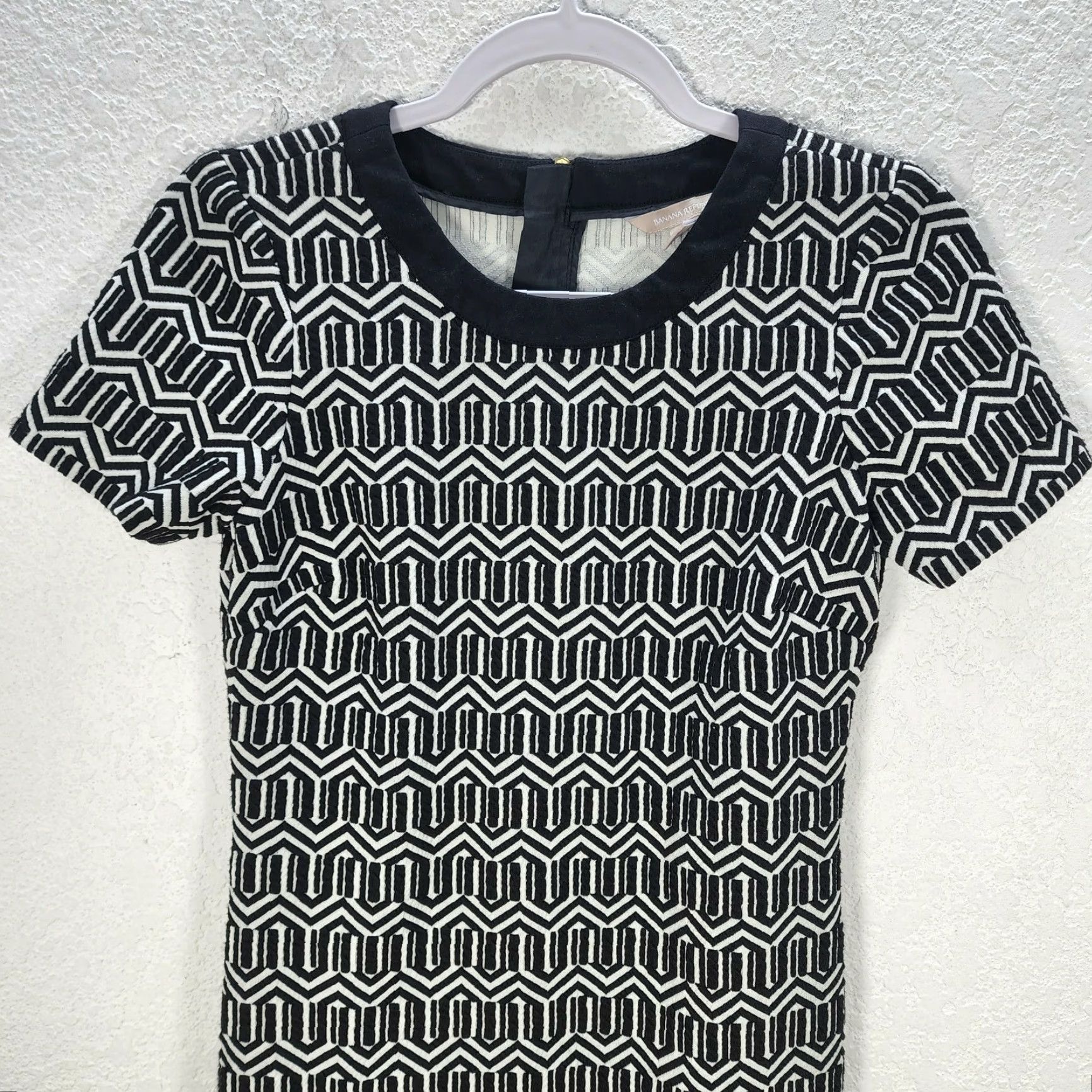Banana Republic Banana Republic Dress Shirt Women Geometric Short Sleeve Bodycon White Black Sz 2 Summer Casual Party/Cocktail Womens Size 26" / US 2 / IT 38 - 3 Thumbnail