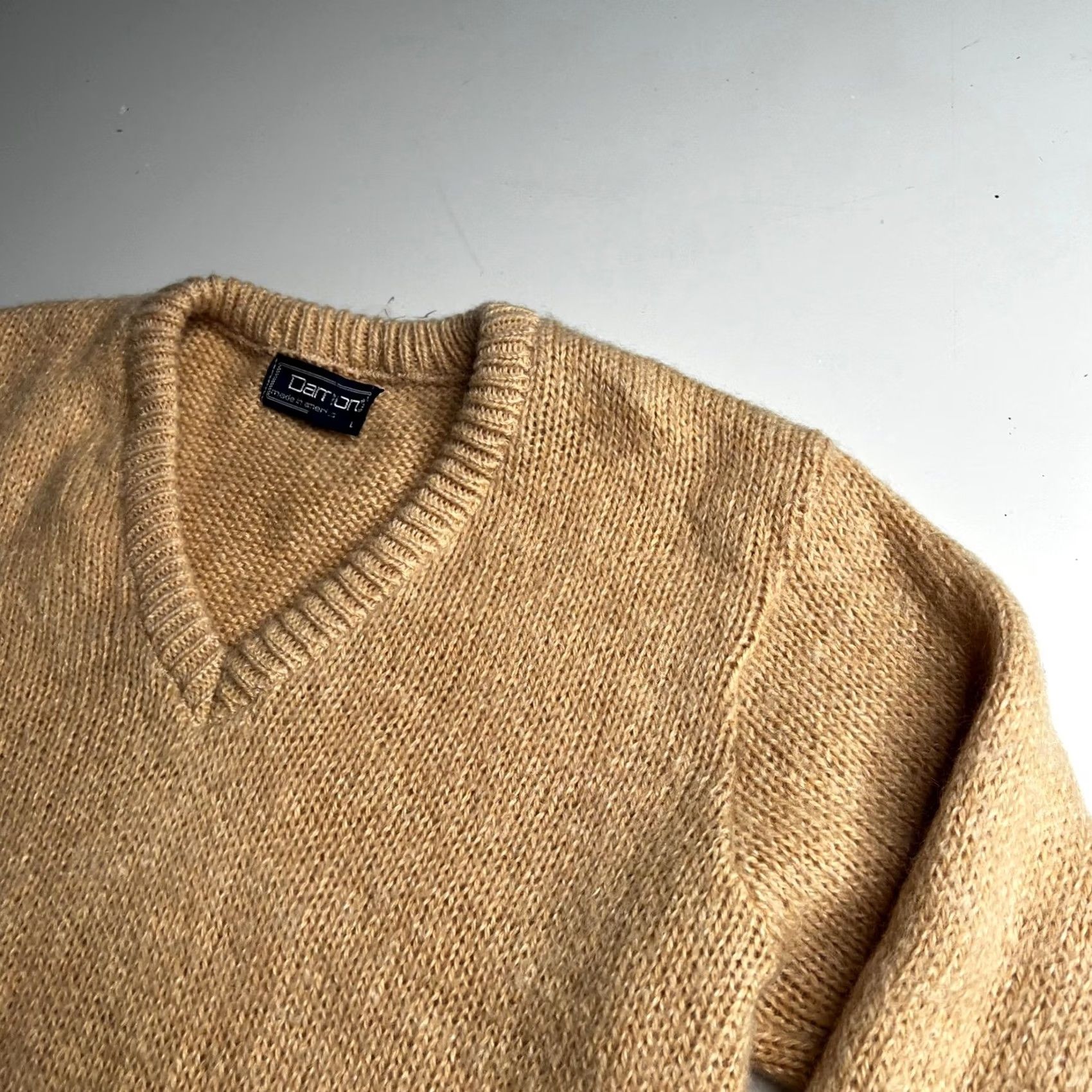 Vintage VINTAGE Damon Mohair Blend V-Neck Sweater Mens Large Camel Tan Beige 1970s Made in USA Size US L / EU 52-54 / 3 - 6 Thumbnail