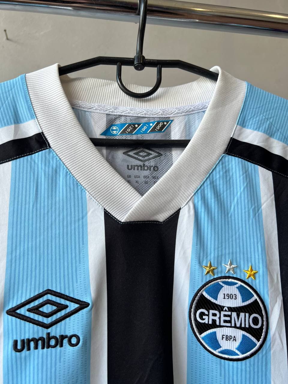 Umbro 2021/22 GREMIO FC HOME RARE SOCCER JERSEY SHIRT UMBRO SZ XL Size US XL / EU 56 / 4 - 8 Thumbnail