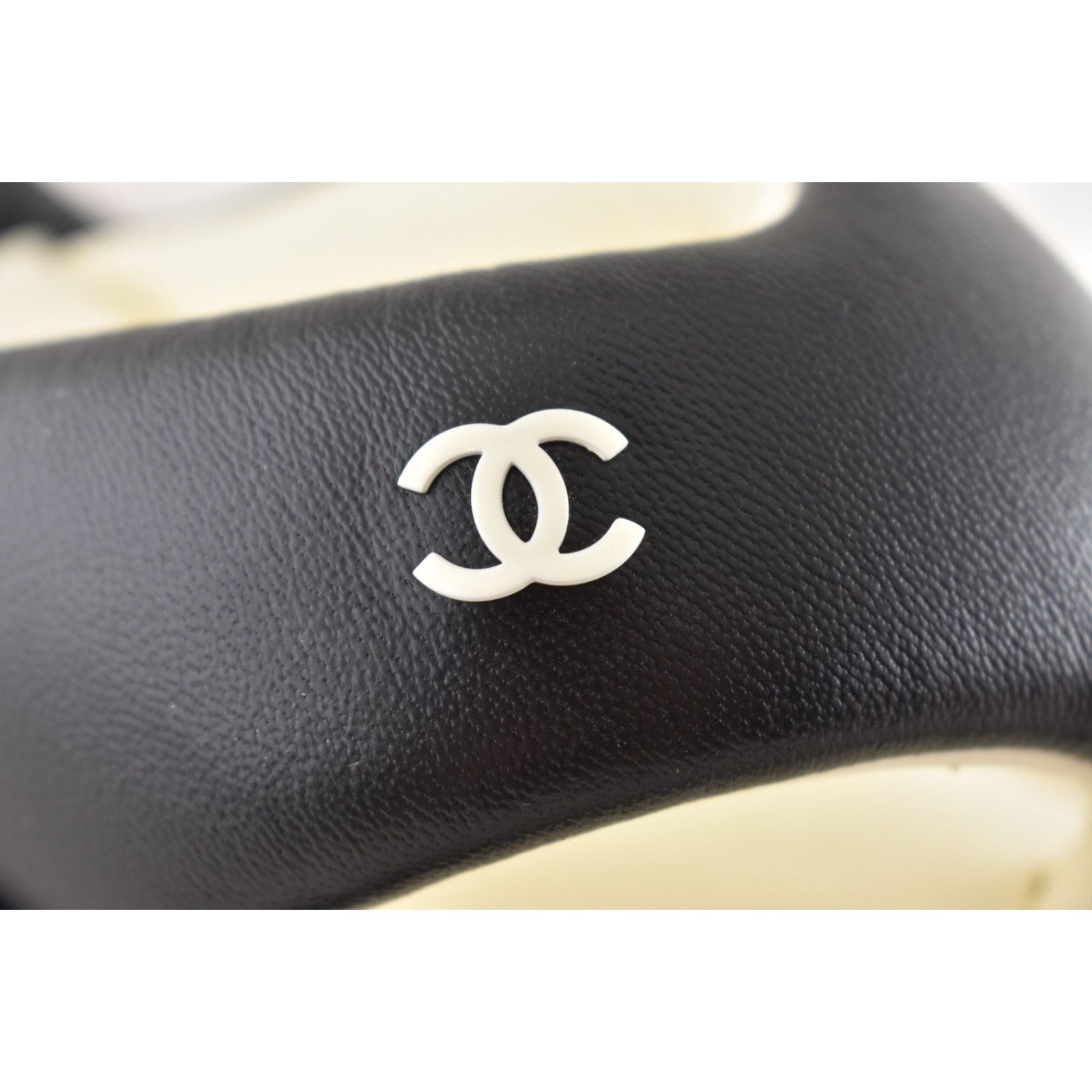 Chanel 22P Padded Pool Thong Logo Mule Slide Flat Sandal 36 Size US 6 / IT 36 - 6 Thumbnail