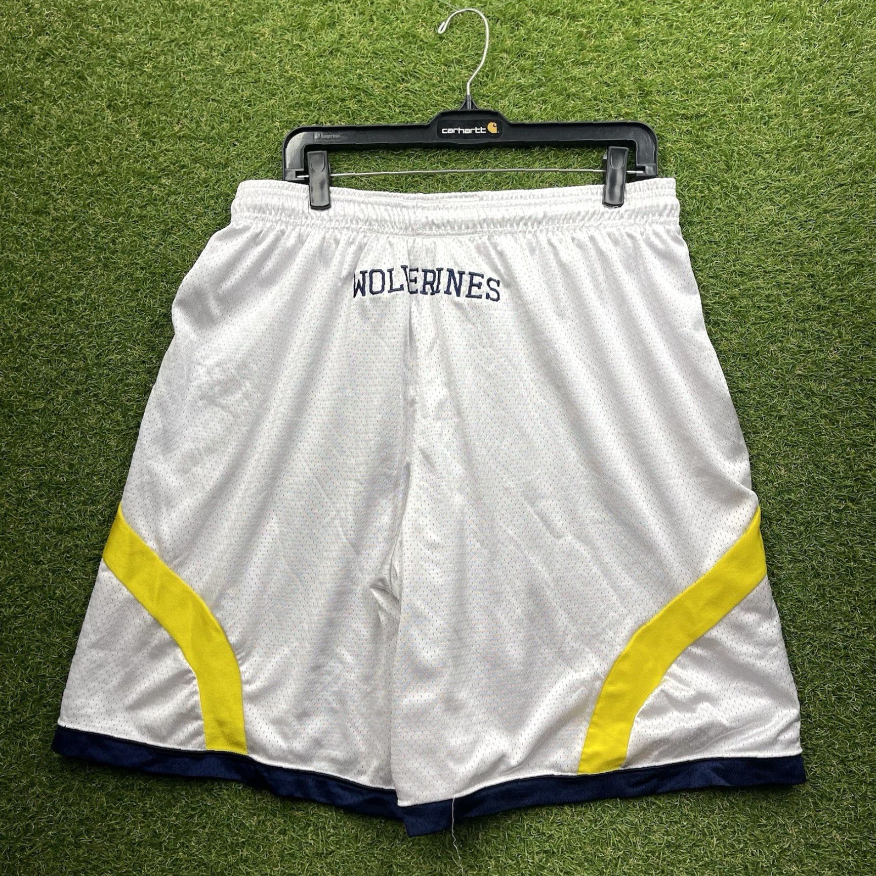 Adidas VINTAGE Adidas Michigan Wolverines Shorts Mens XL Team Issued Basketball Y2K White Jersey Embroidered Logo Pockets Drawstring Relaxed Size US 36 / EU 52 - 2 Thumbnail