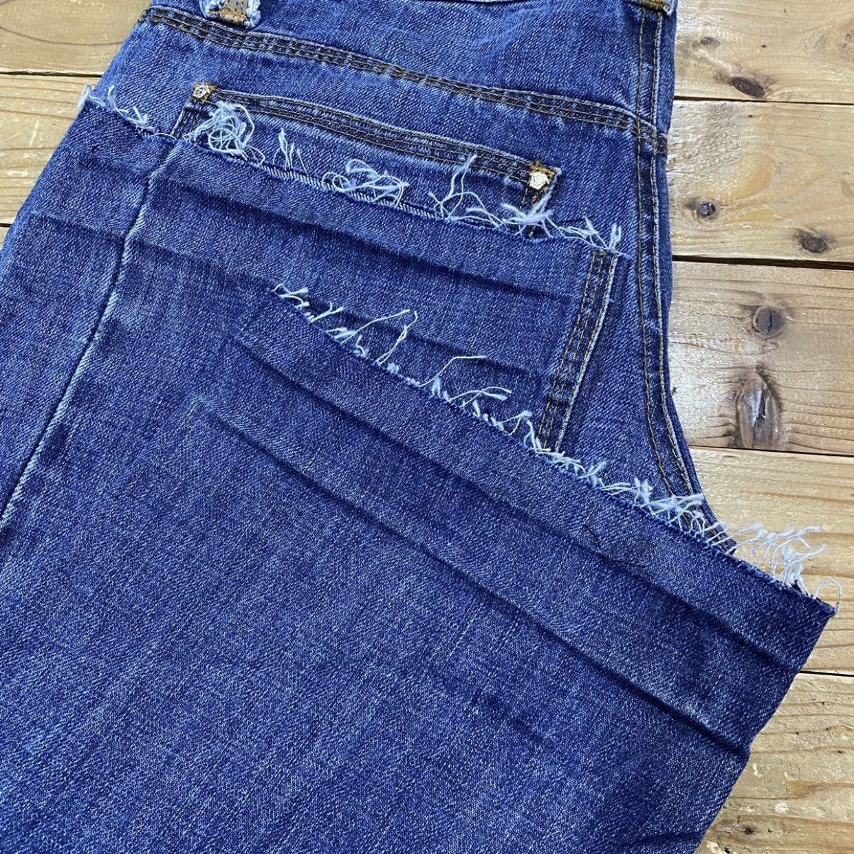 Versace Archival Versace Y2K Frayed Pocket Distressed Jeans Blue Size US 29 - 13 Thumbnail