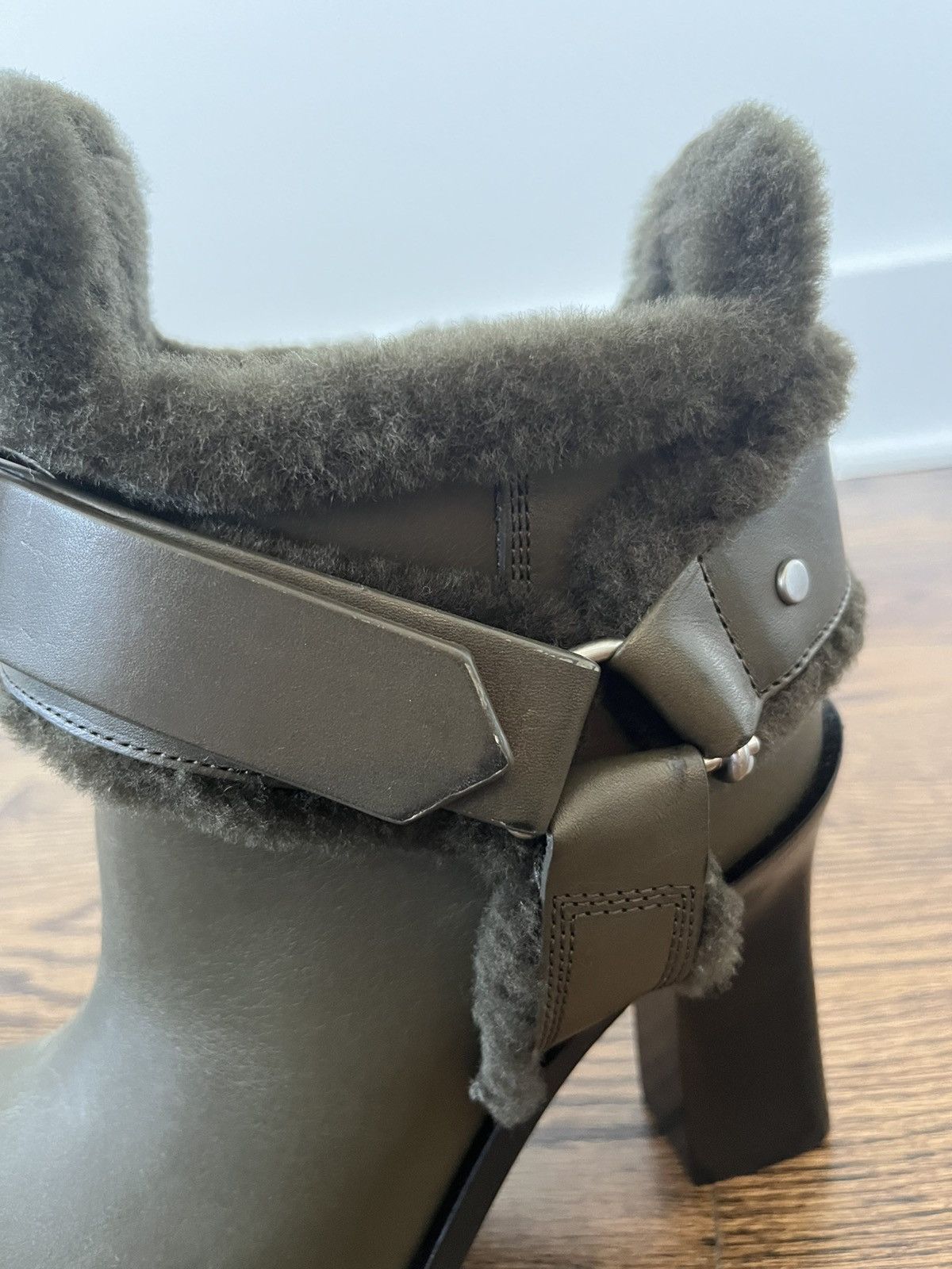 Burberry Burberry Leather and Shearling Cosy Stirrup Boots Size US 7 / IT 37 - 16 Thumbnail