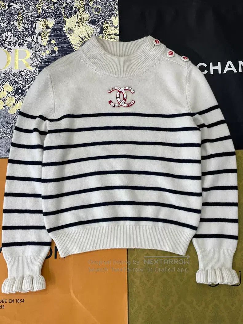 Chanel Chanel Black and white large logo knitted striped sweater Size XXS / US 00 / IT 34 - 1 Thumbnail