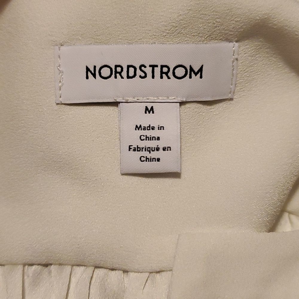 Nordstrom Nordstrom Ladies Size Medium Ivory Cloud Flowy Split Neck Sh Size M / US 6-8 / IT 42-44 - 4 Thumbnail