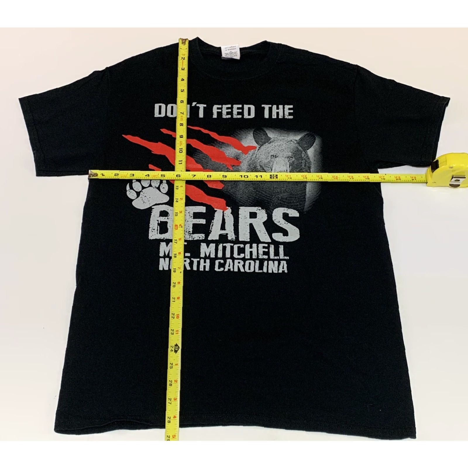 Gildan Don't Feed the Bears Mt Mitchell North Carolina T Shirt Bears Graphic Tee Black Size M Mens Size US M / EU 48-50 / 2 - 3 Thumbnail