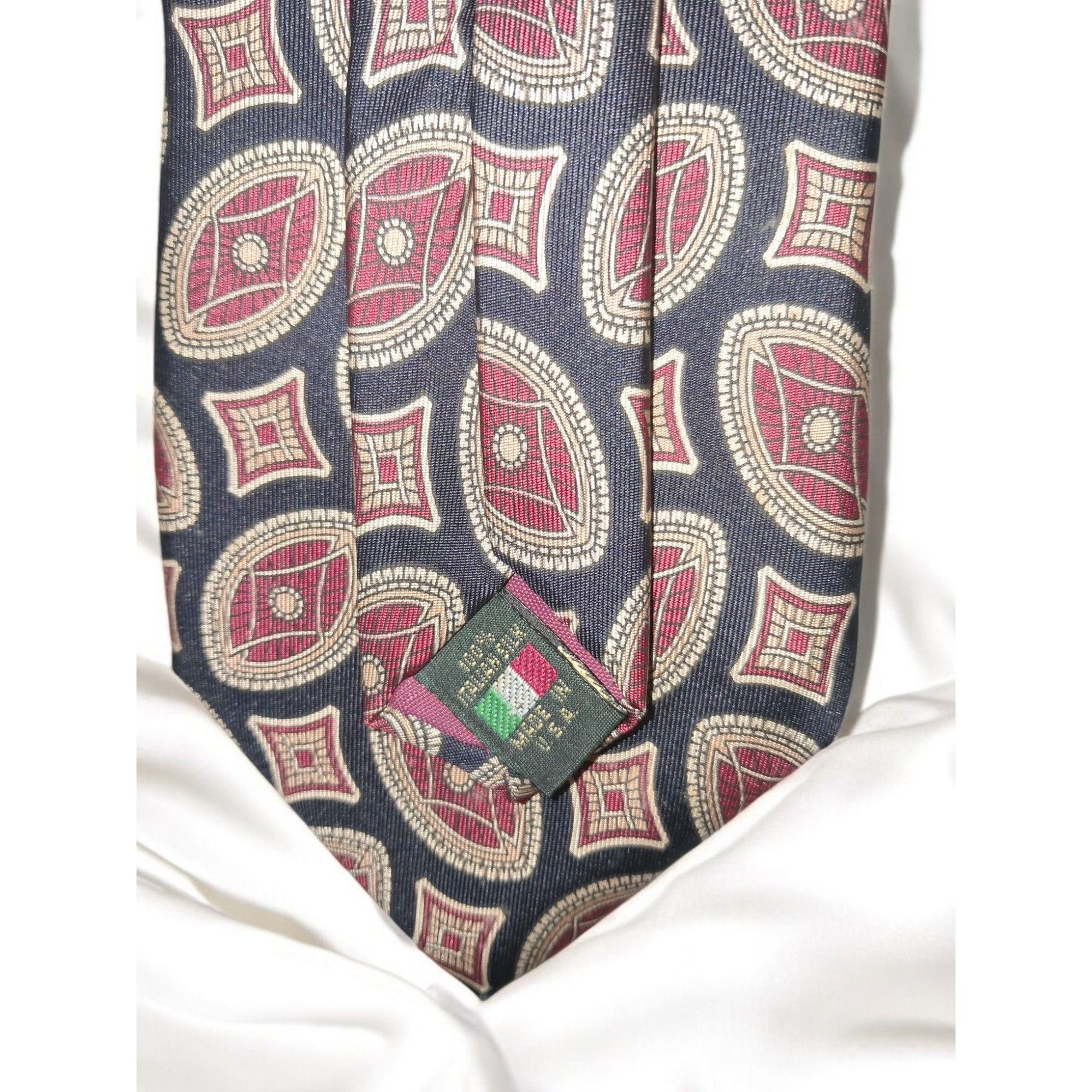 Other Gilbert & Lodge 100% Italian Silk Geometric Pattern Red, Gol Size ONE SIZE - 5 Thumbnail