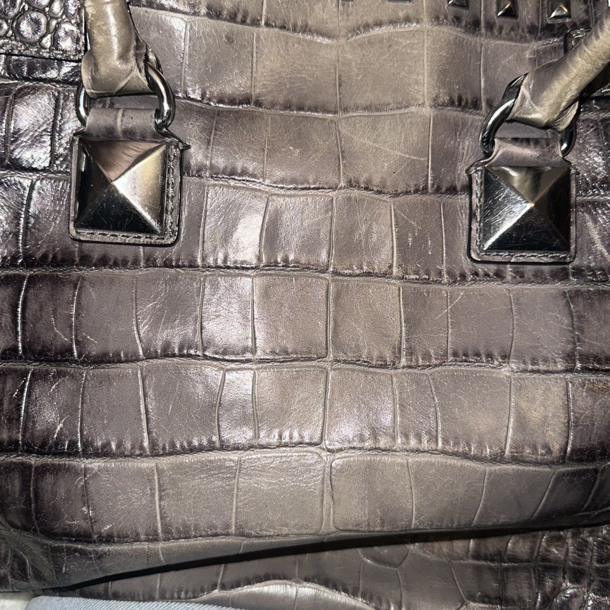 Michael Kors Michael Kors Hamilton gray ombré crocodile stud handbag Size ONE SIZE - 12 Thumbnail