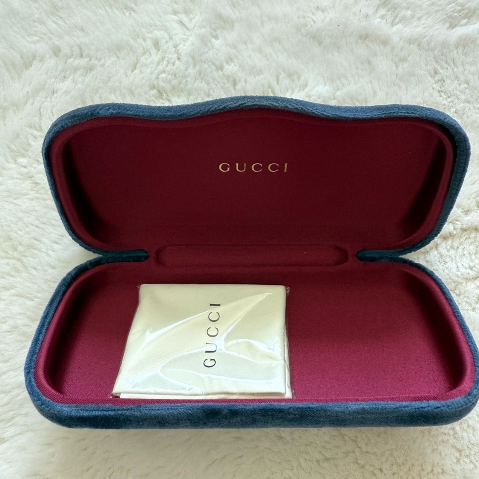 Gucci NEW!!! Gucci velvet sunglasses case Authentic Size ONE SIZE - 2 Thumbnail