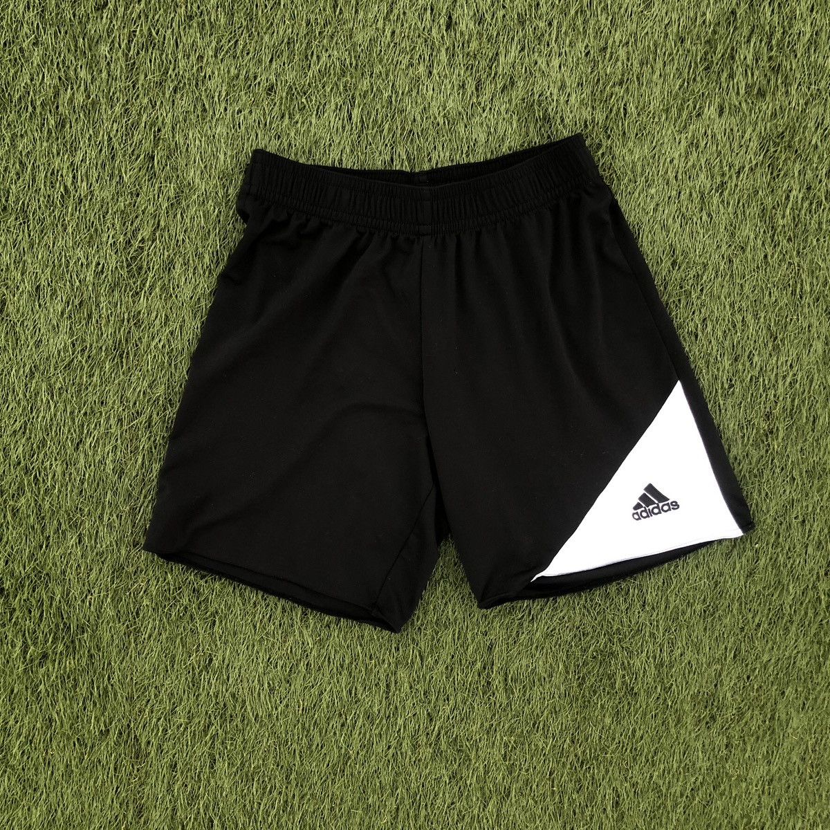 Adidas Adidas shorts Size US 34 / EU 50 - 2 Thumbnail