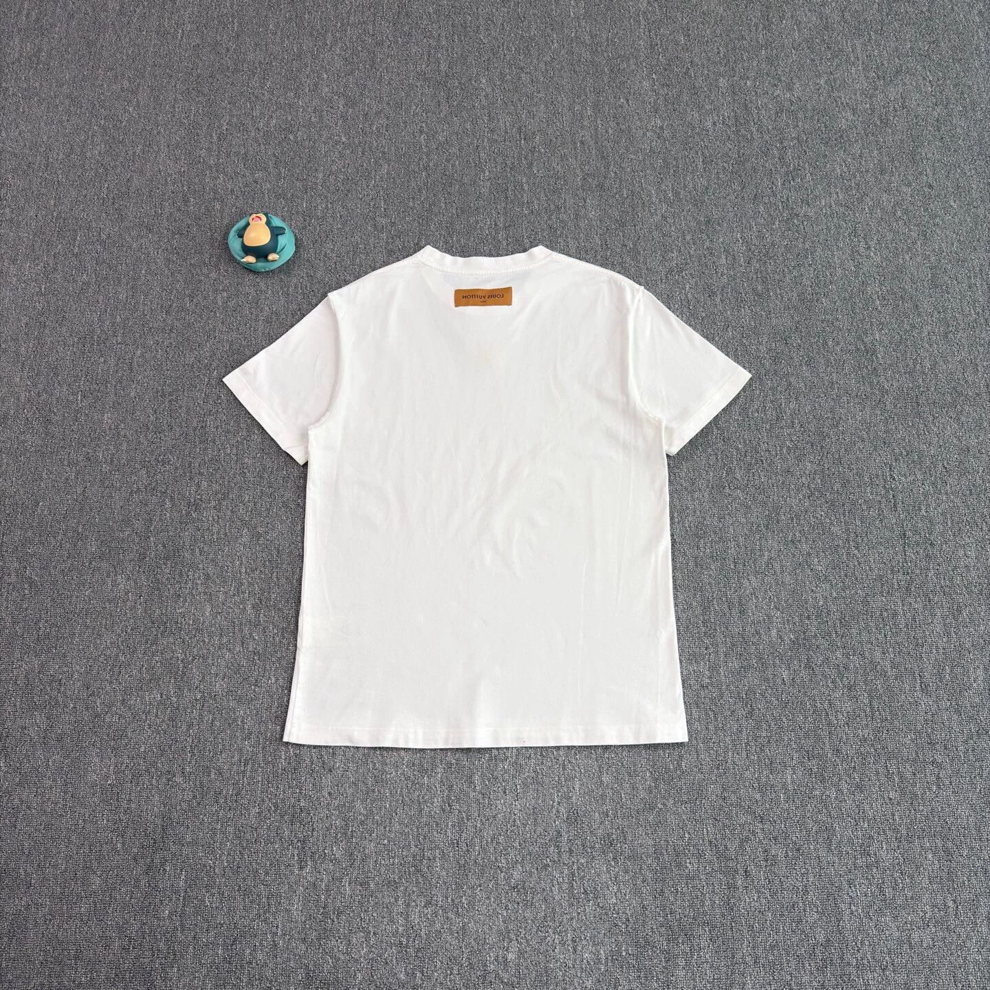 Louis Vuitton LV 25 Embossed Logo White SS M Nw Size US M / EU 48-50 / 2 - 2 Thumbnail