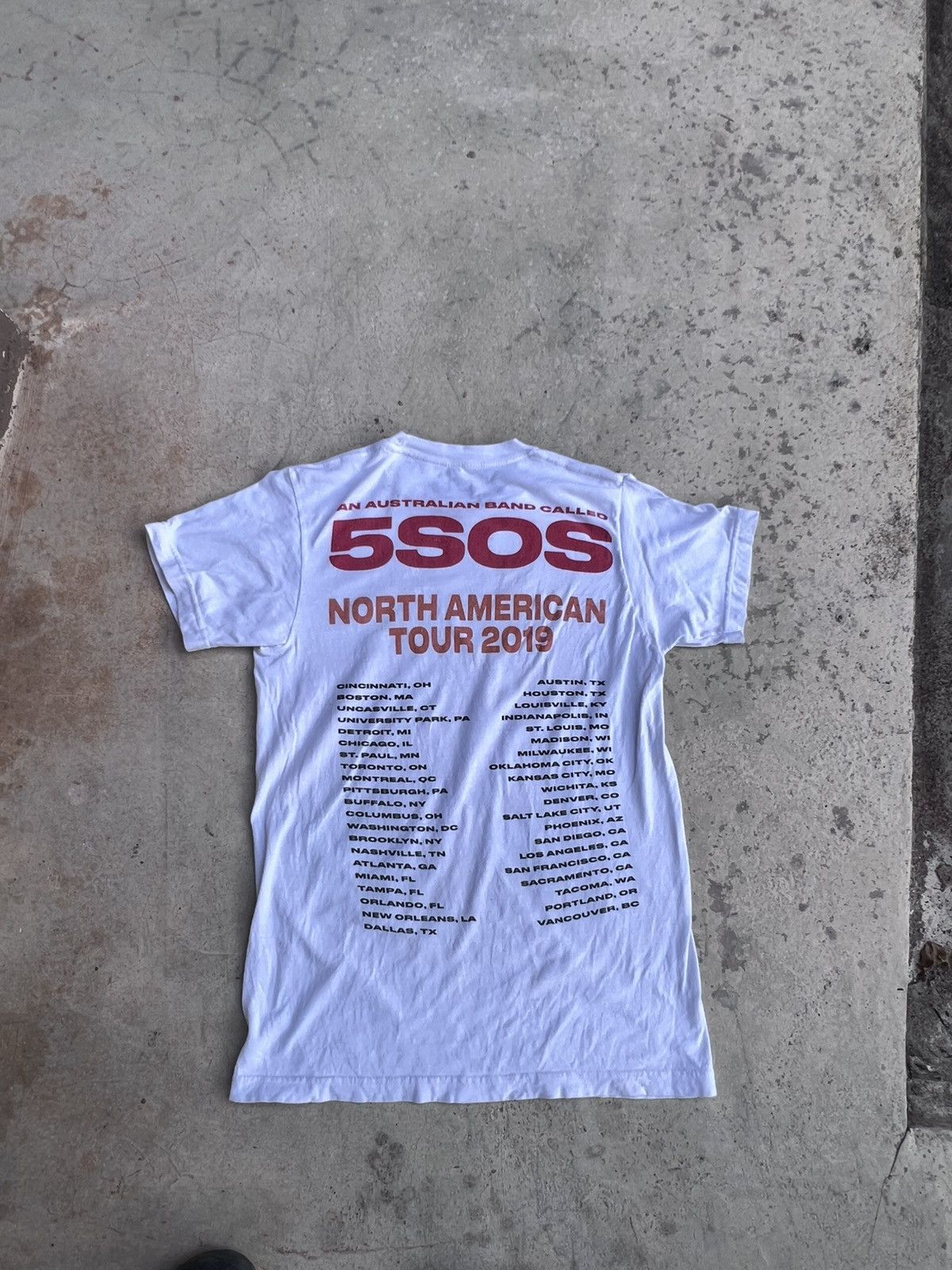 Band Tees 5SOS 5 Second Of Summer 2019 Tour Band Tshirt Size US S / EU 44-46 / 1 - 5 Thumbnail