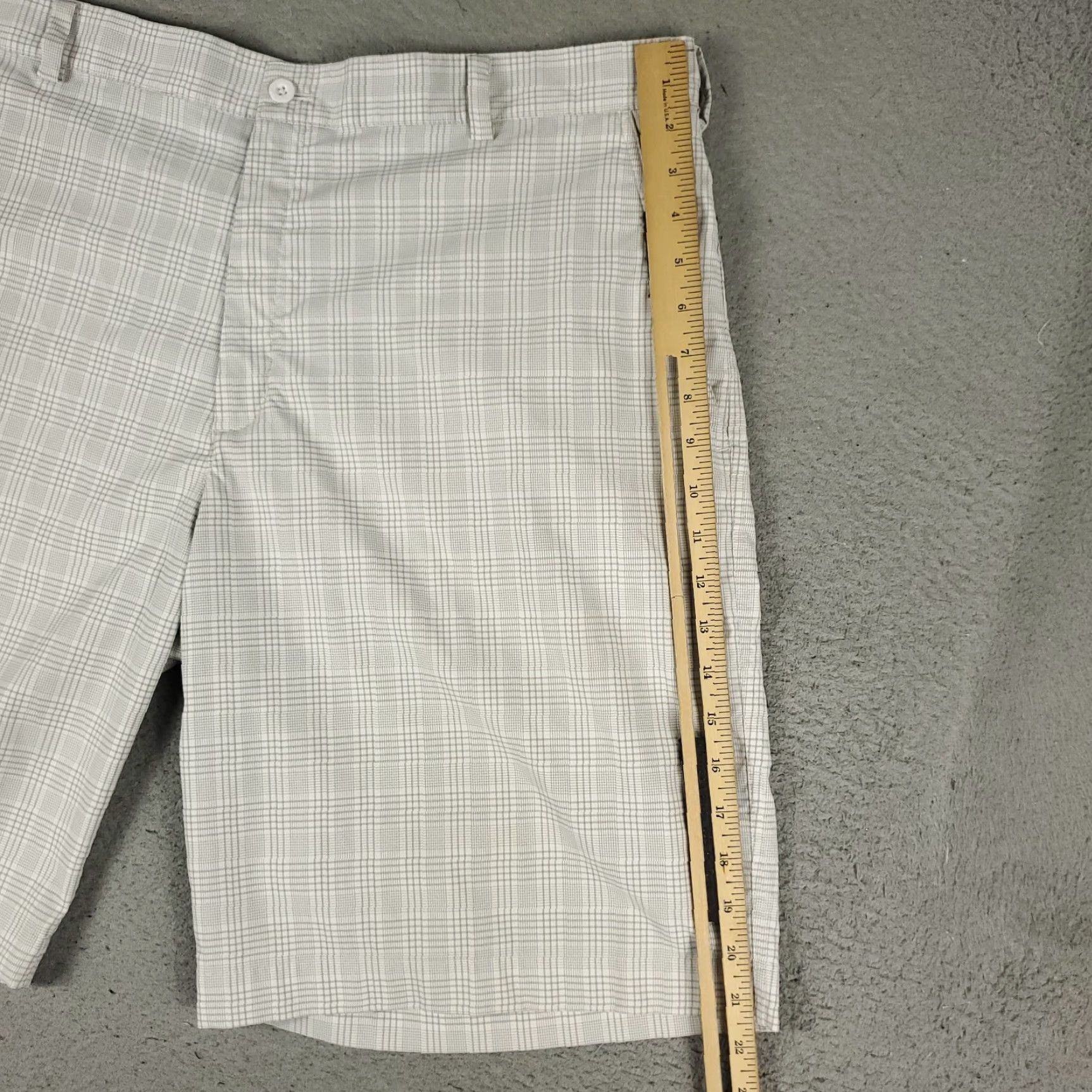 Nike Nike Shorts Mens 40 Gray Plaid Swoosh Dri Fit Chino Flat Front Casual Golf 30 White? Size US 40 / EU 56 - 5 Thumbnail