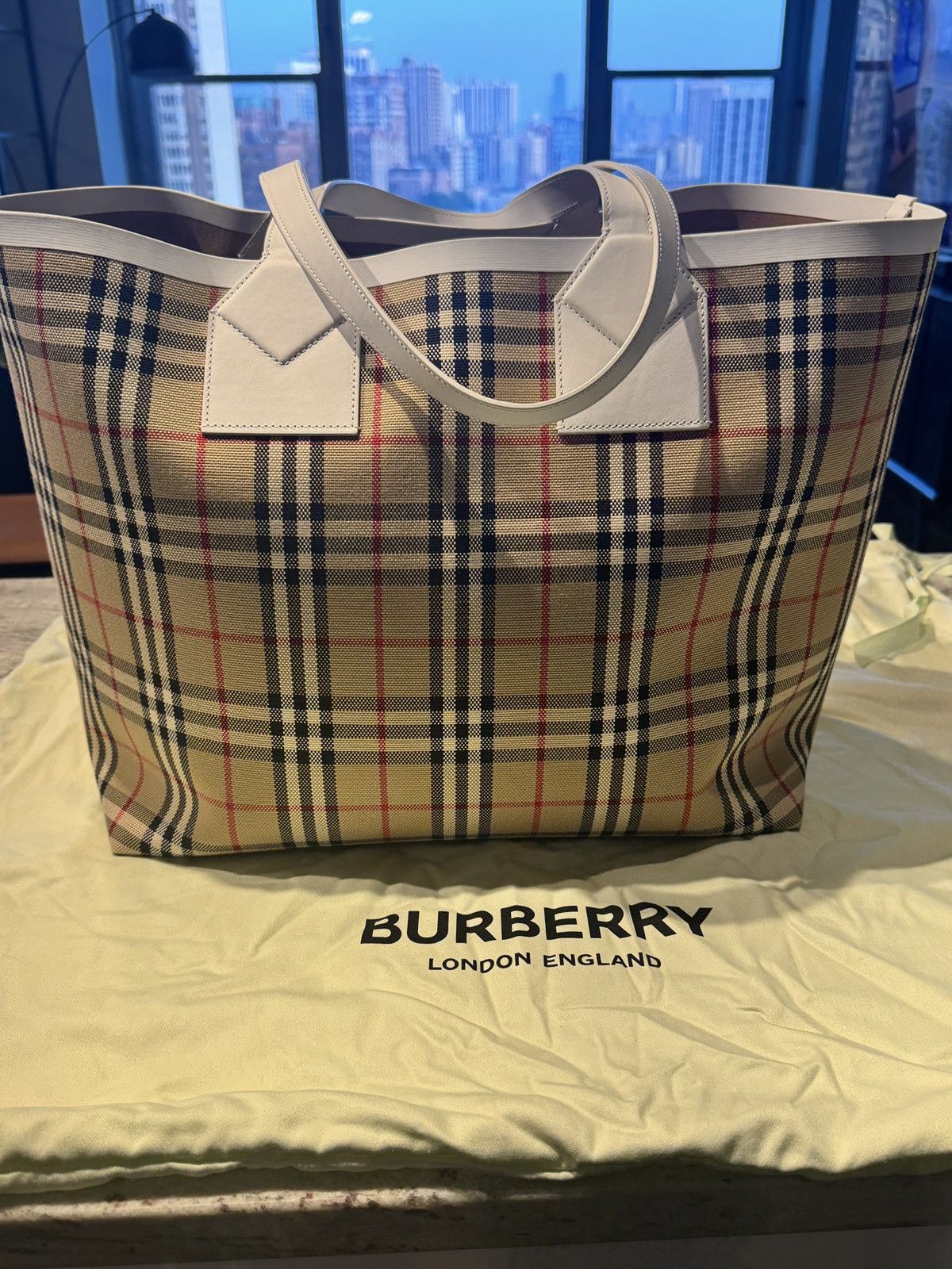 Burberry Authentic Burberry London Tote Size ONE SIZE - 1 Thumbnail