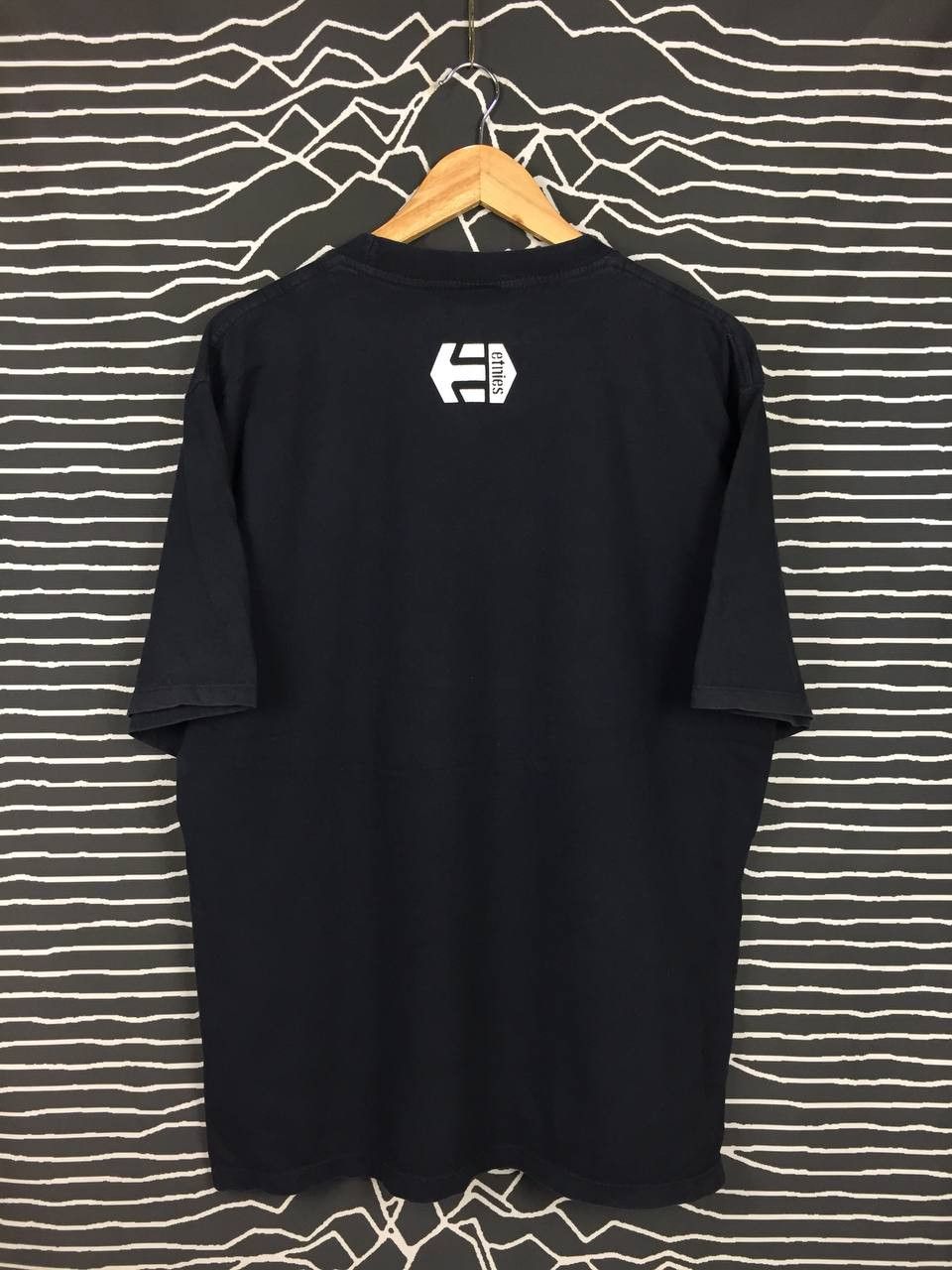Etnies Vtg Etnies Skateboards Big Logo Skate Tee Size US XL / EU 56 / 4 - 3 Thumbnail