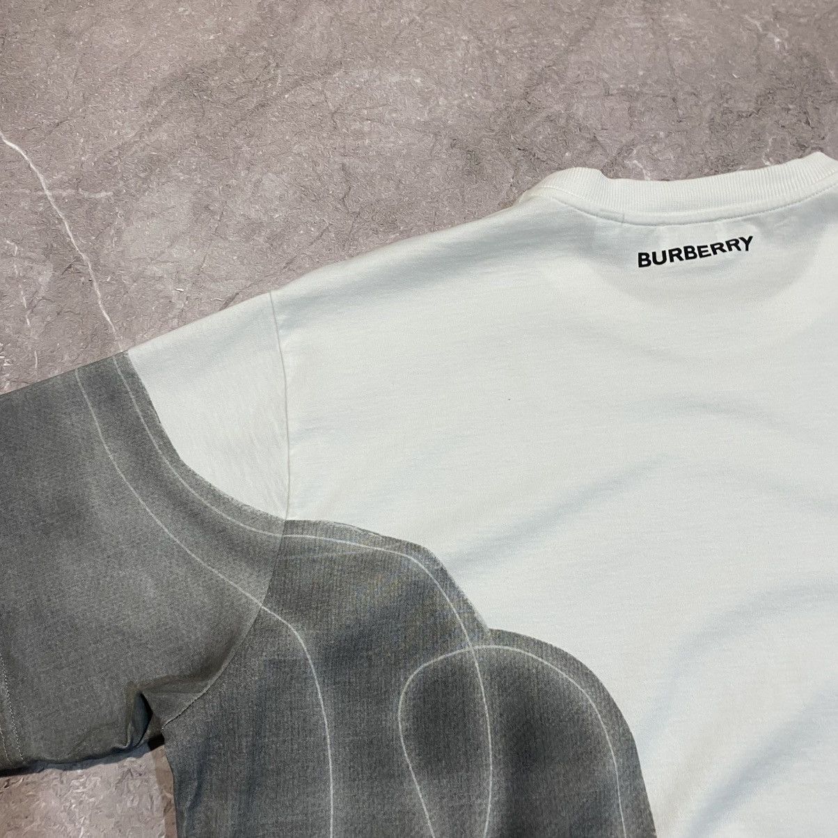 Burberry RARE ! BURBERRY ELON GRAPHIC BEAR TEE Size US M / EU 48-50 / 2 - 9 Thumbnail