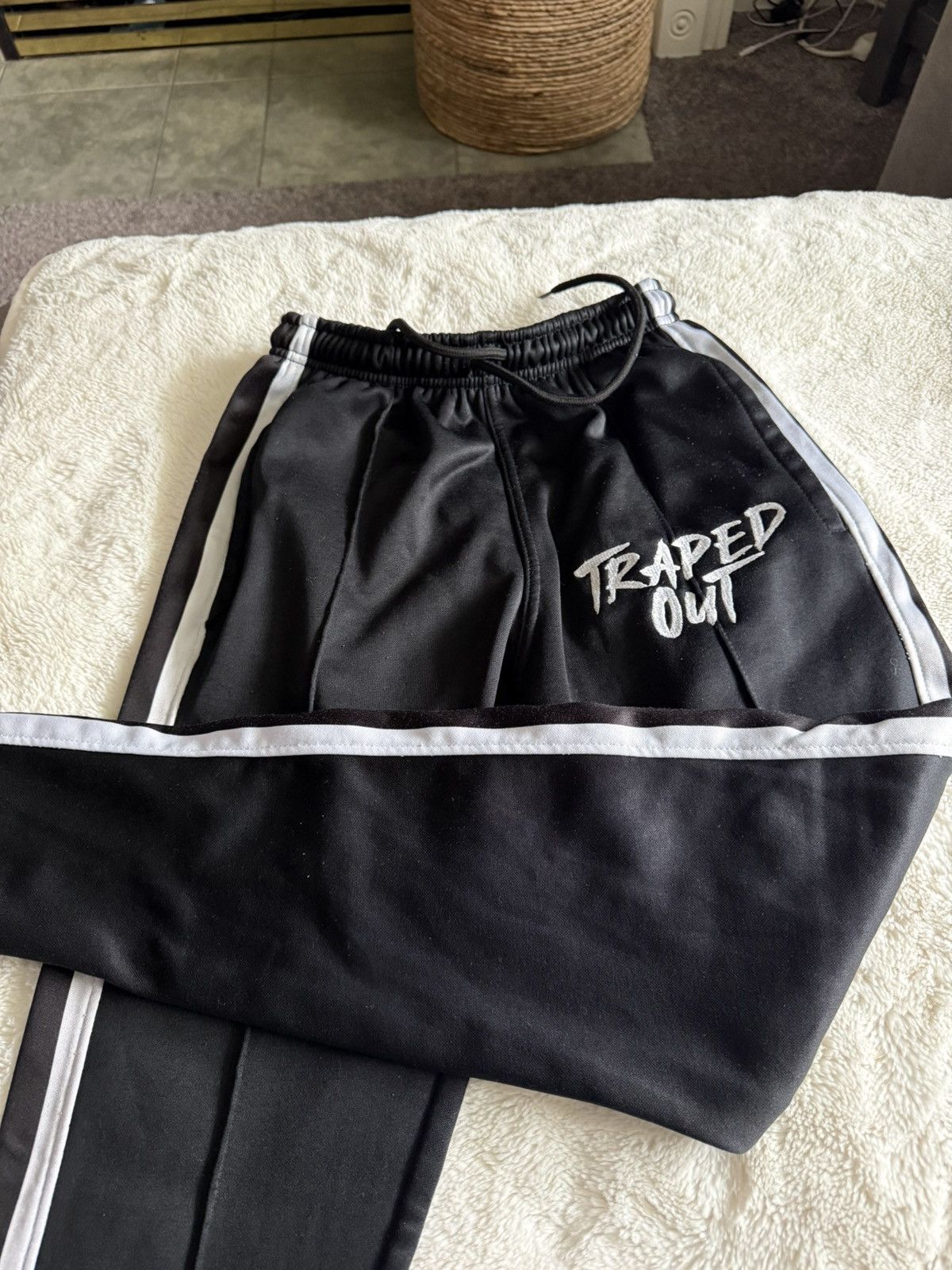 Other Traped Out - Black Sweatpants/Jogger - size S Size US 27 - 4 Thumbnail