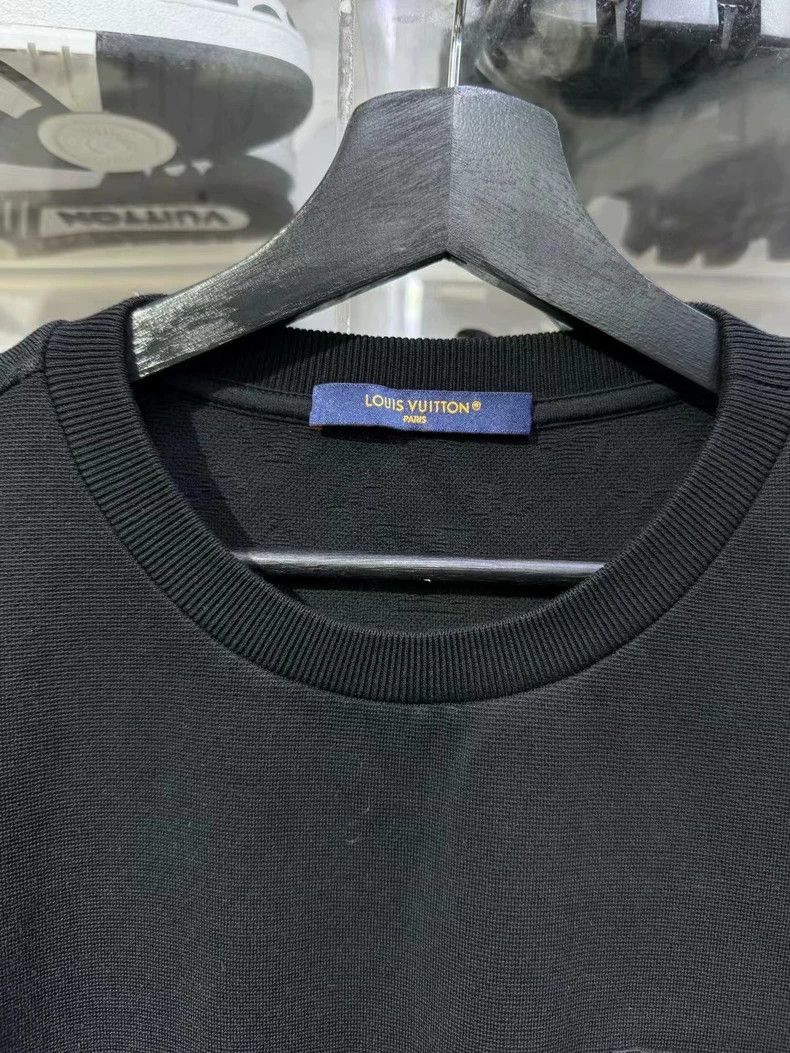 Louis Vuitton Louis Vuitton Solid Chest Pocket Crew Neck Short Sleeve Size US XL / EU 56 / 4 - 4 Thumbnail