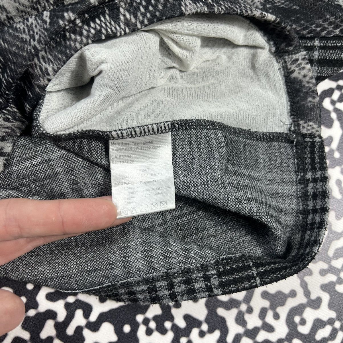 Japanese Brand Vintage Y2K Marc Aurel Snake Retro Mesh Longsleeve Size XL / US 12-14 / IT 48-50 - 18 Thumbnail