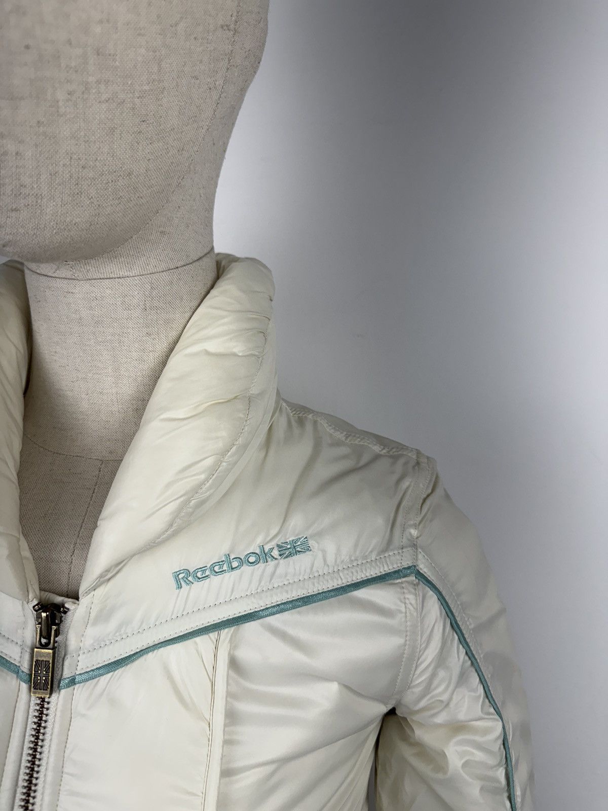 Reebok Vintage Reebok Avan Garde cropped puffer Jacket Y2K Women’s Size XS / US 0-2 / IT 36-38 - 3 Thumbnail