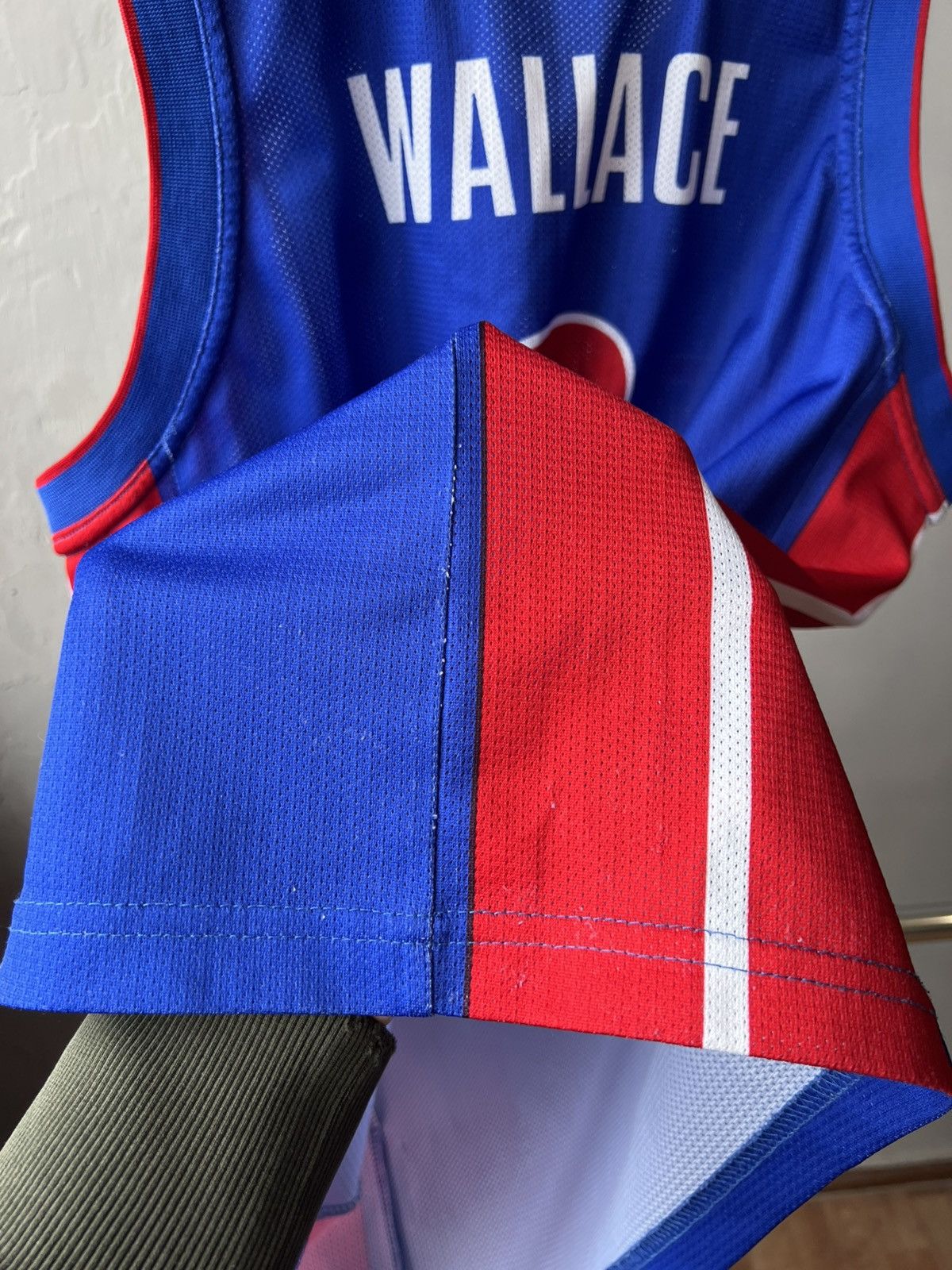NBA 90’s Detroit Pistons #3 Wallace NBA Basketball jersey Size US XL / EU 56 / 4 - 15 Thumbnail